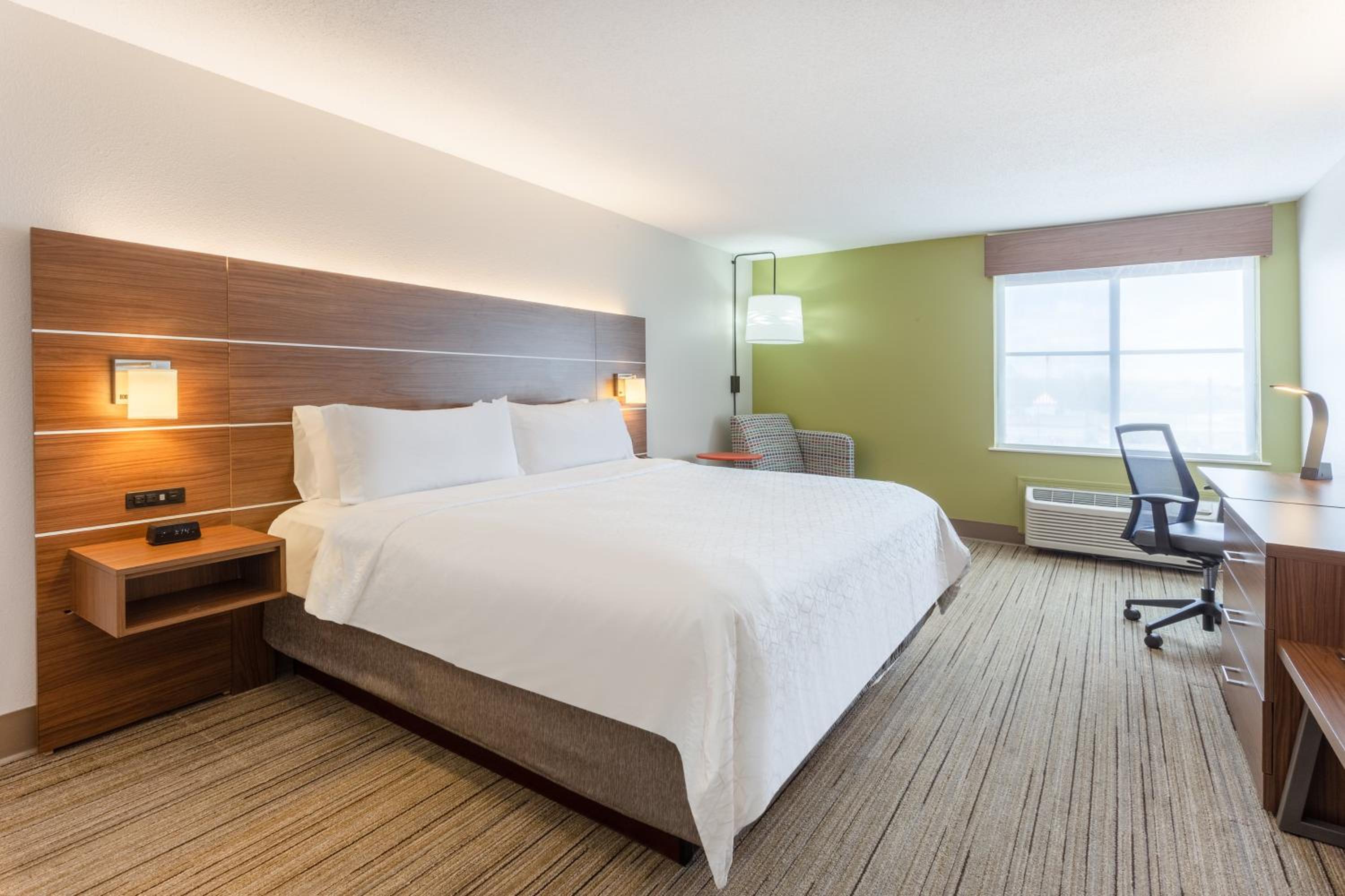 Standard King Room - Photo 1