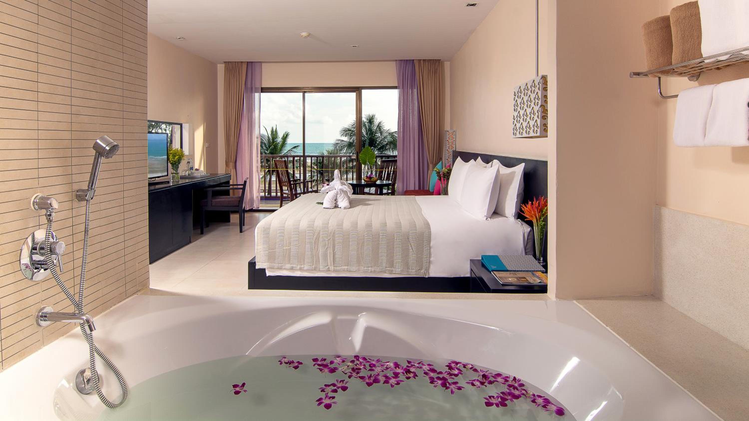 Deluxe Double or Twin Room with Sea View photo 3