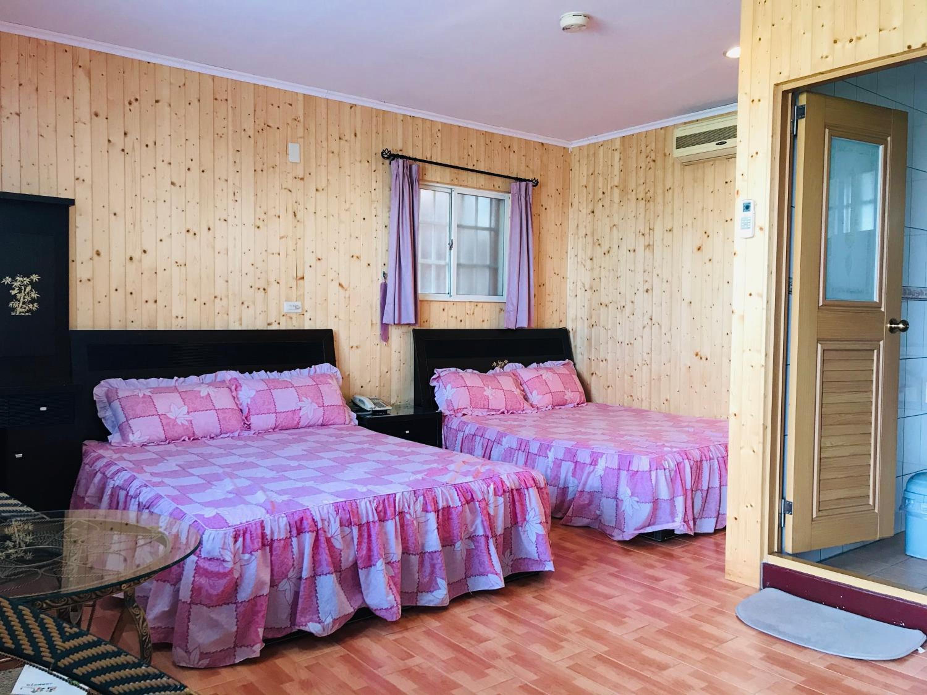 Superior Bungalow photo 1