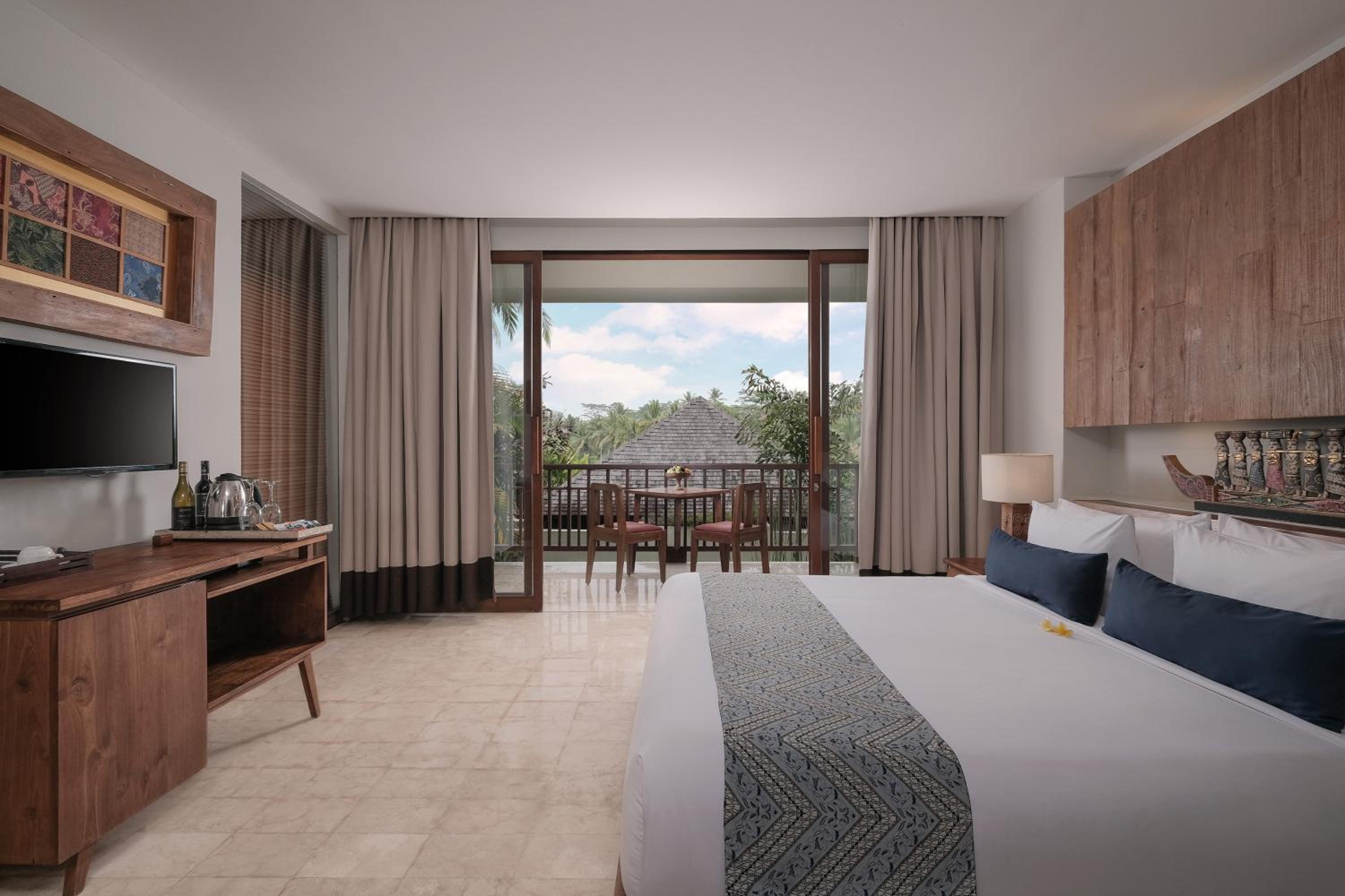 The Lotus Pond Suite  photo 1