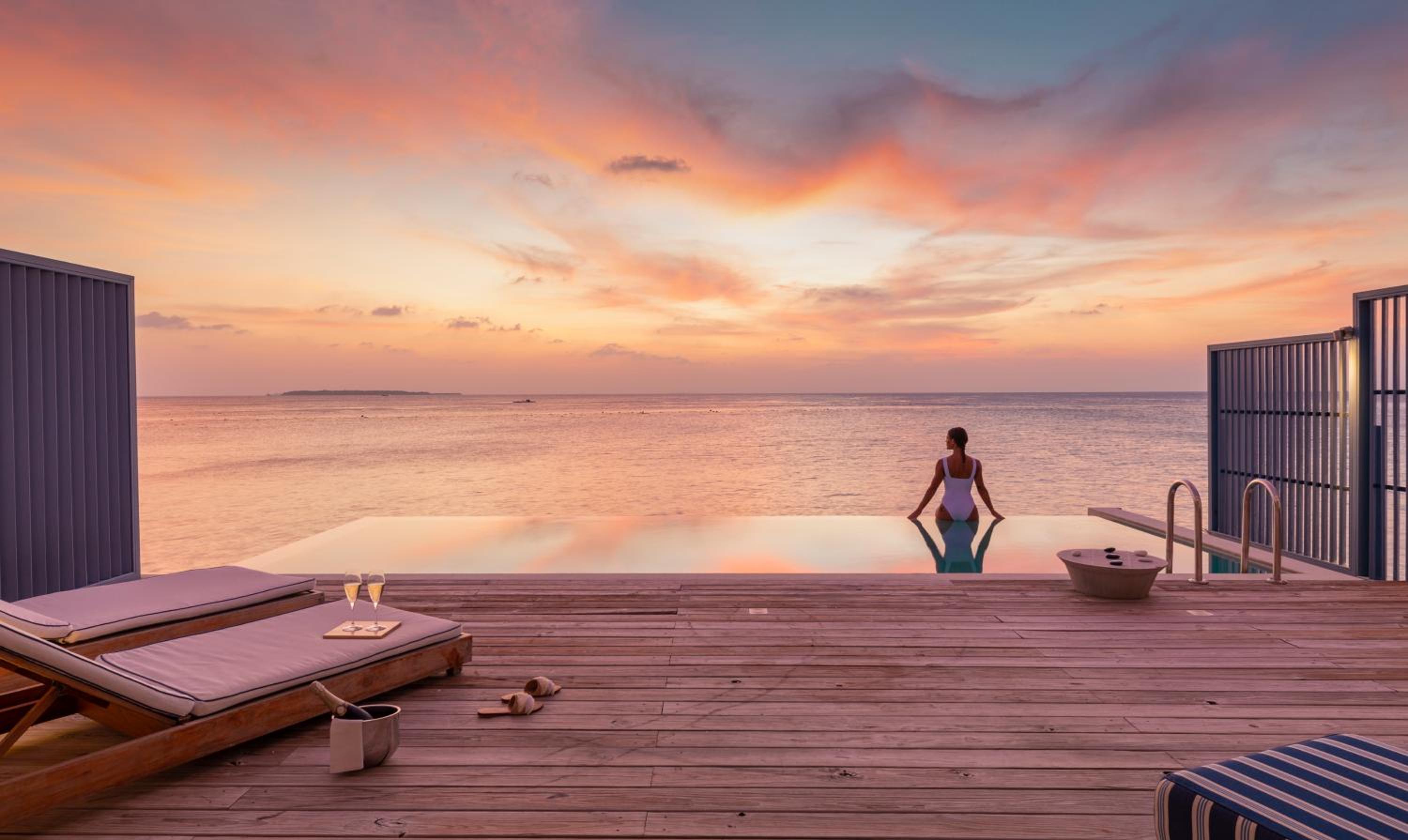 	 Sunset Water Pool Villa photo 2