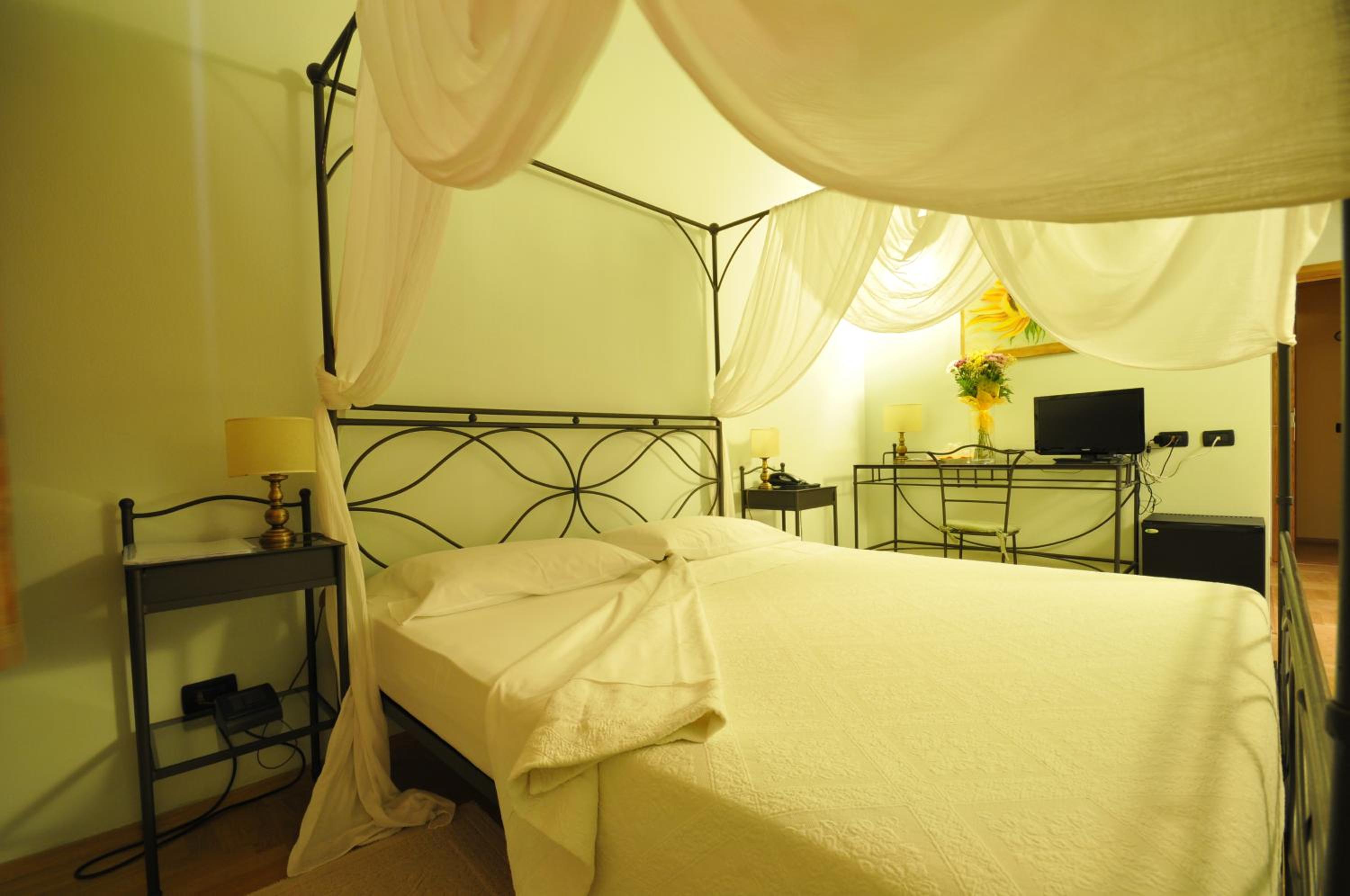 Quadruple Room - Photo 1