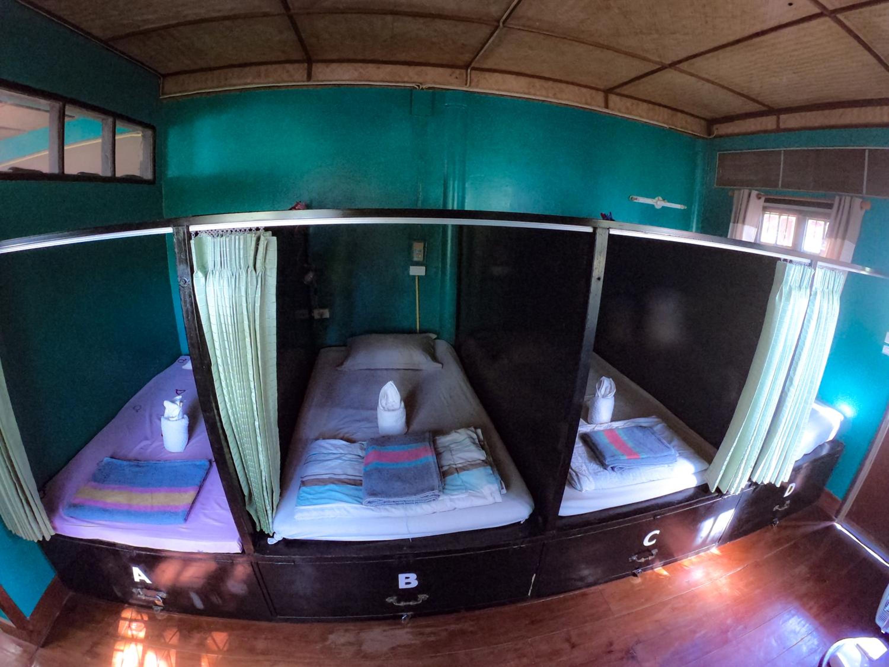 Quadruple Room with Shared Bathroom photo 3