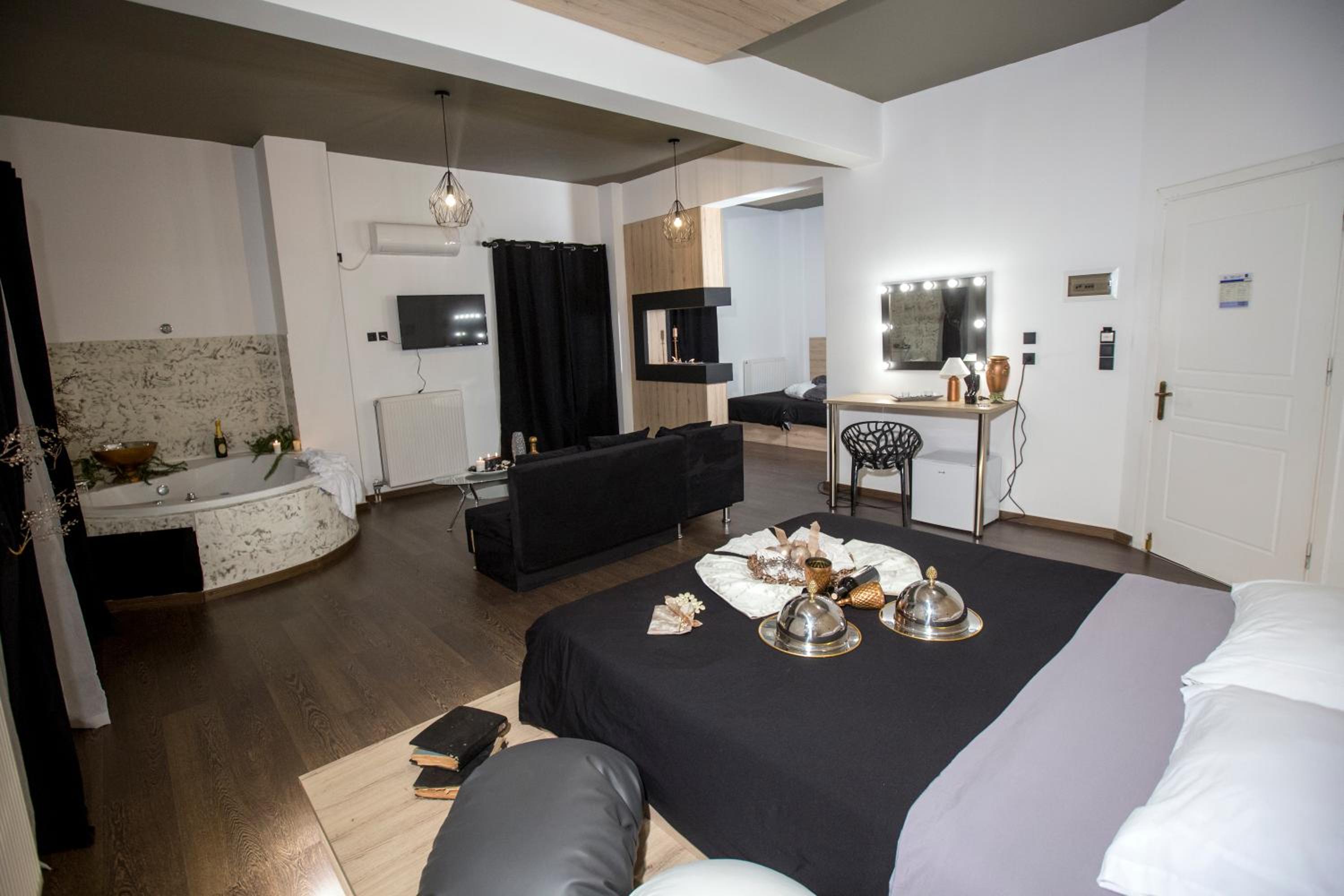 King Suite with Spa Bath photo 1
