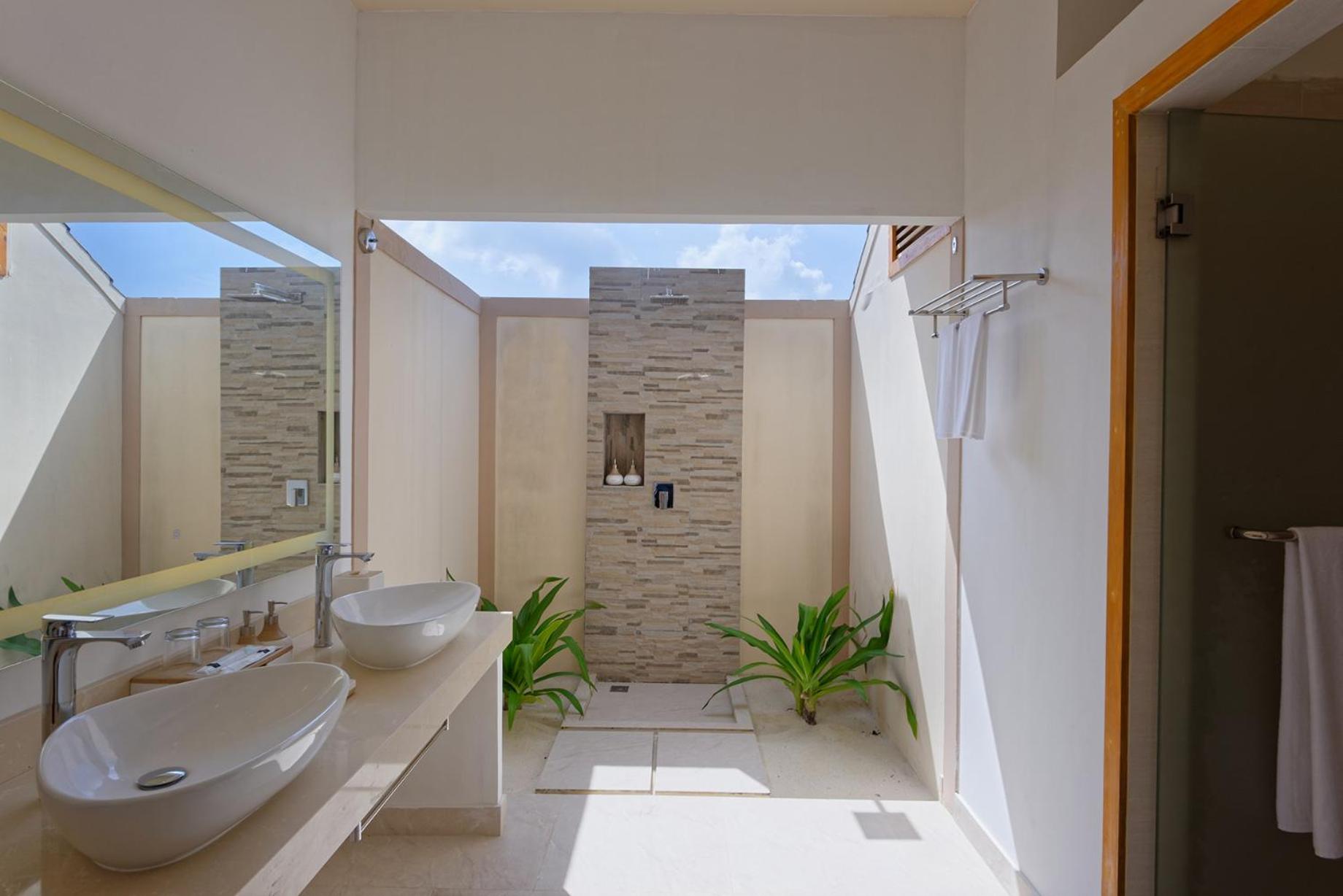 Deluxe Beach Pool Villa  - Photo 2