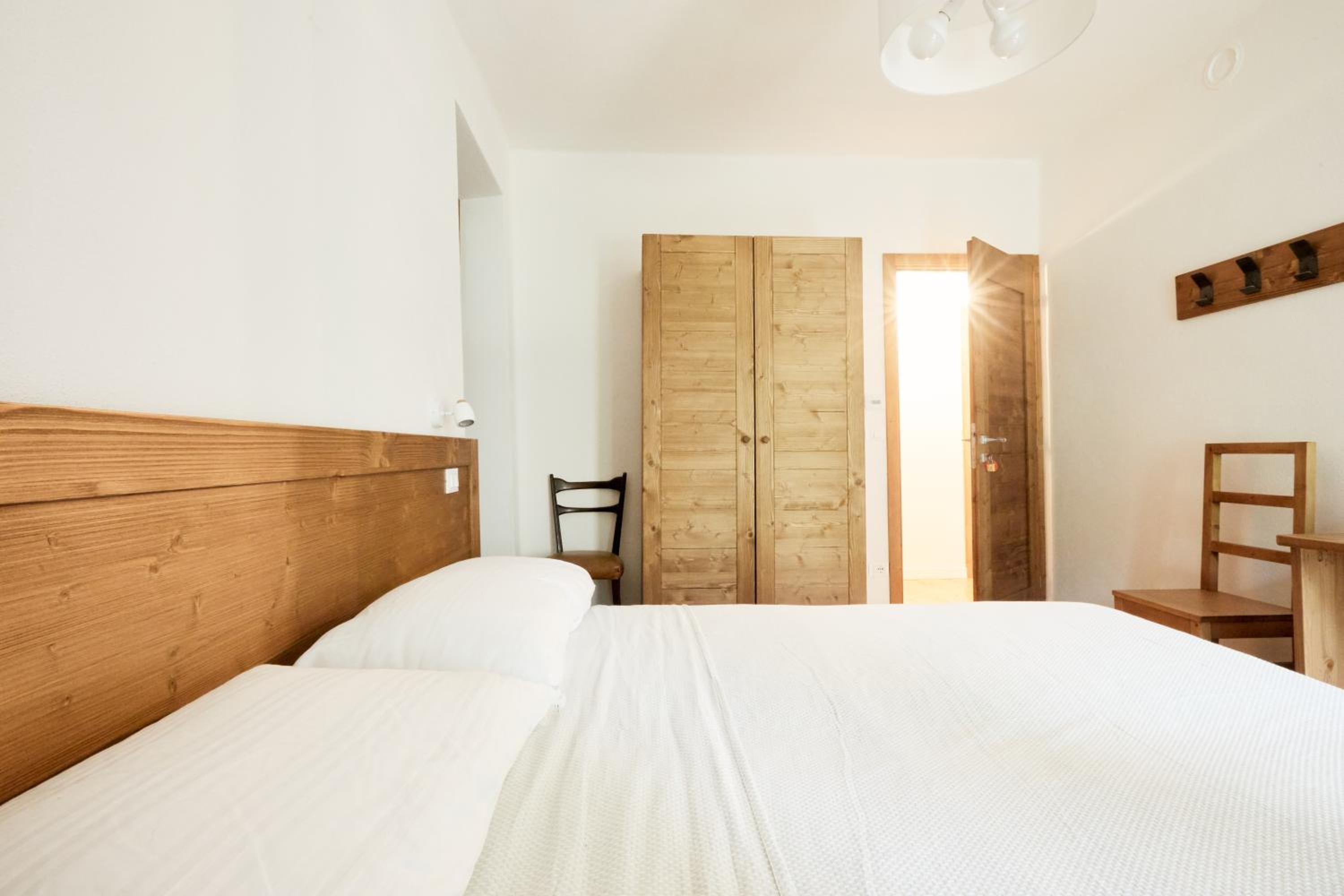 Deluxe Double or Twin Room with Mountain View