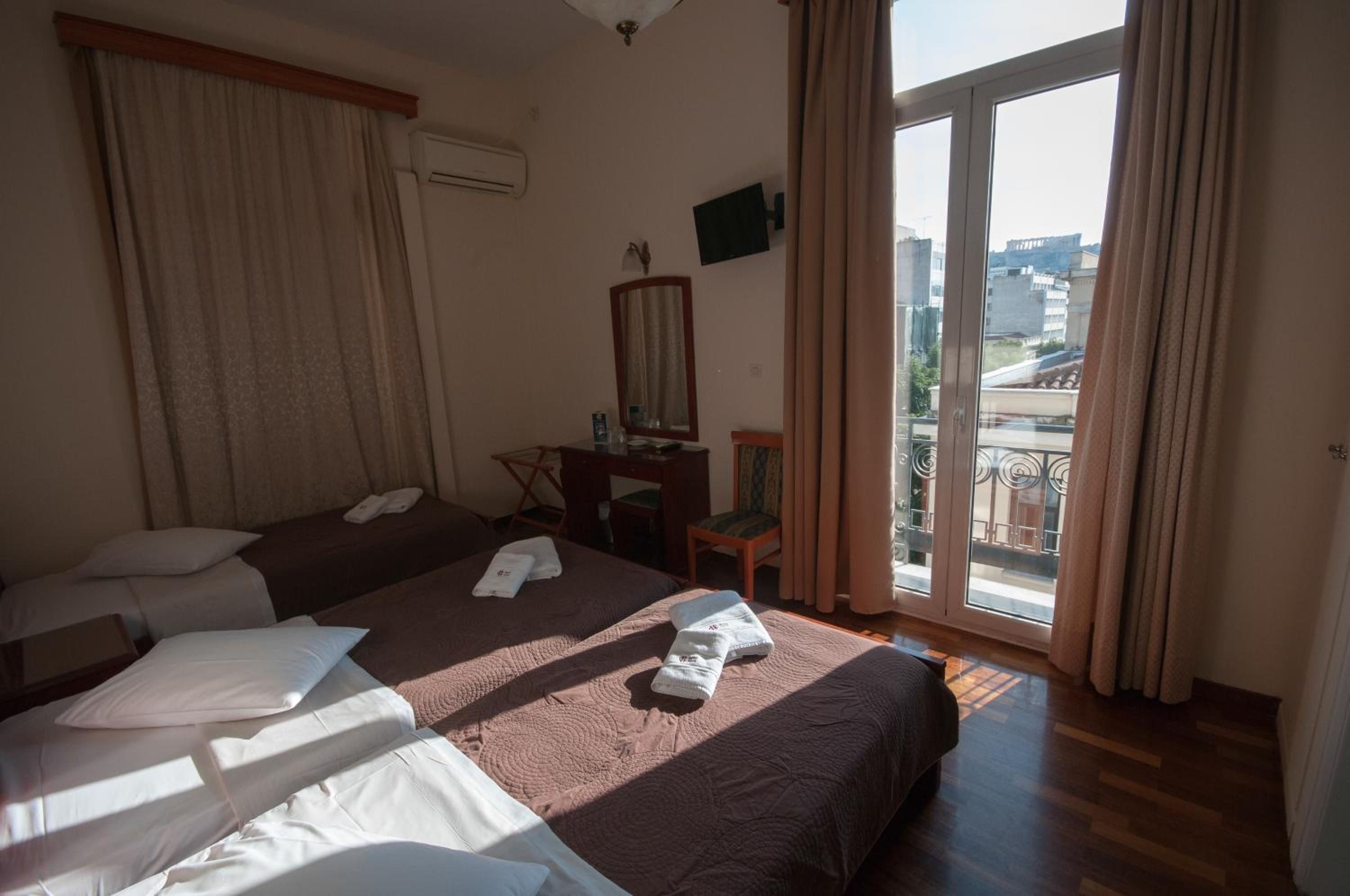 Economy Triple Room photo 1
