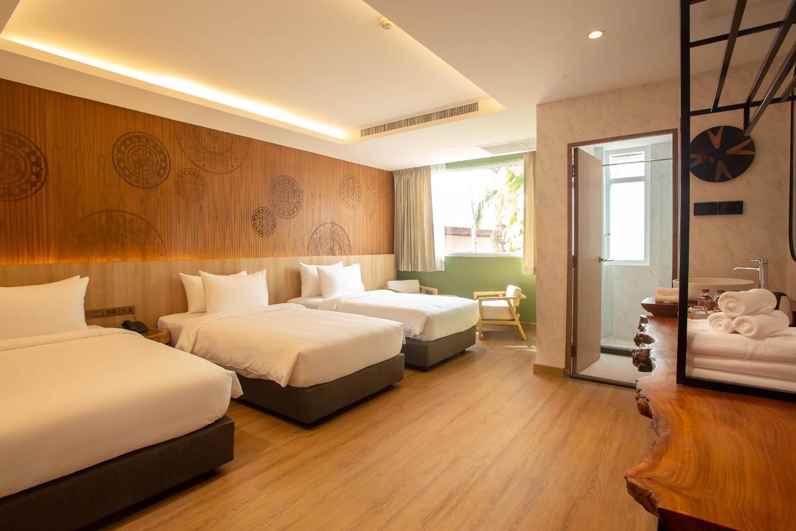 Deluxe Family Room - Photo 9