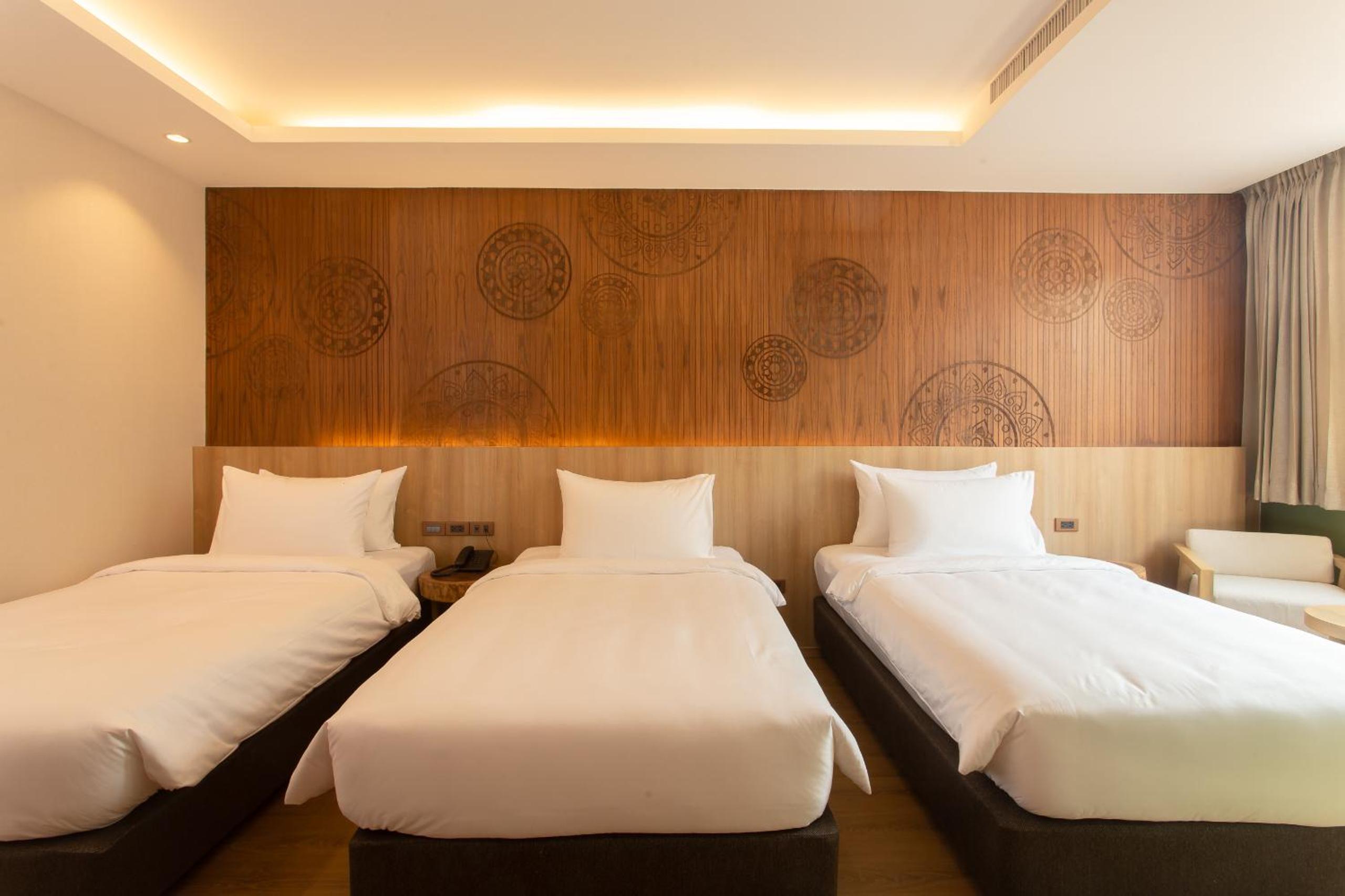 Deluxe Family Room - Photo 3