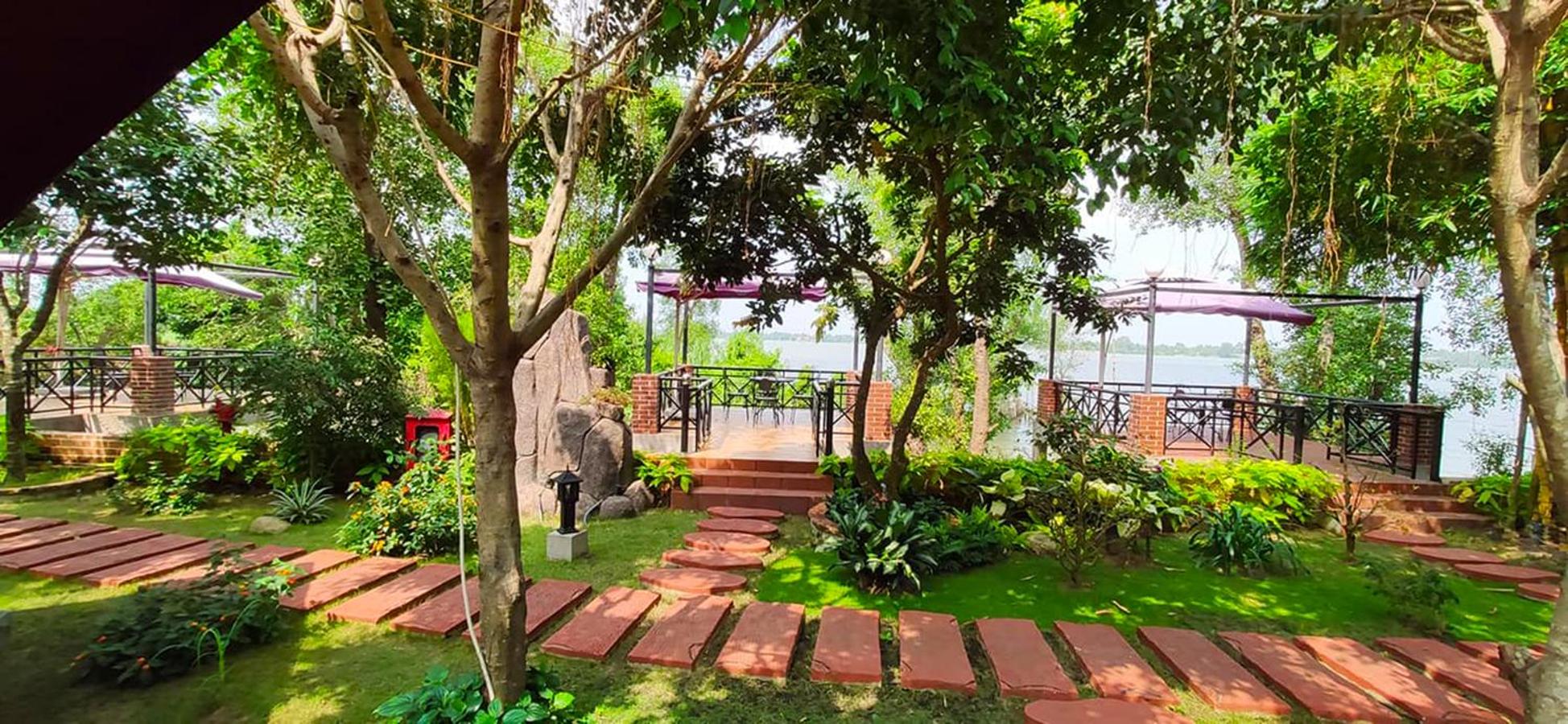 Bungalow with River View - Photo 4