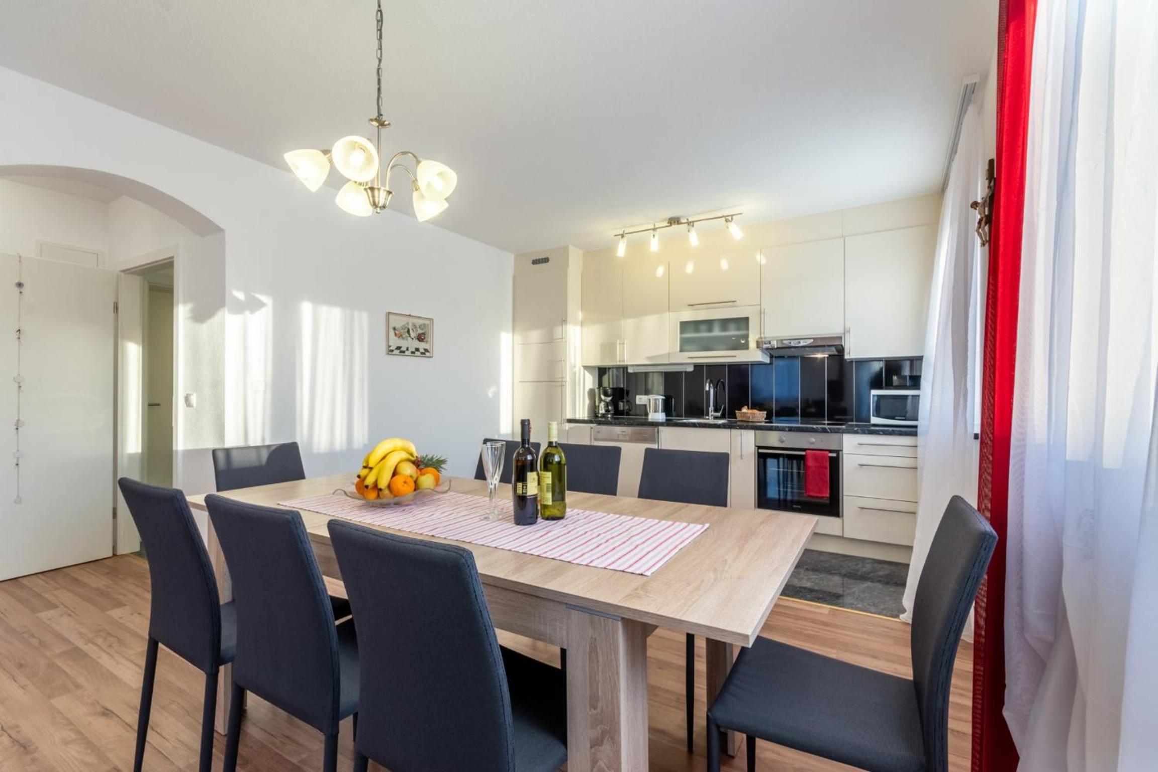 Two-Bedroom Apartment with Balcony and Sea View photo 2