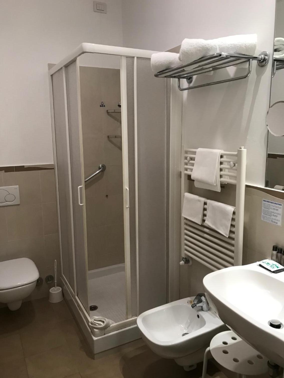Double Room with Sea View - Photo 10