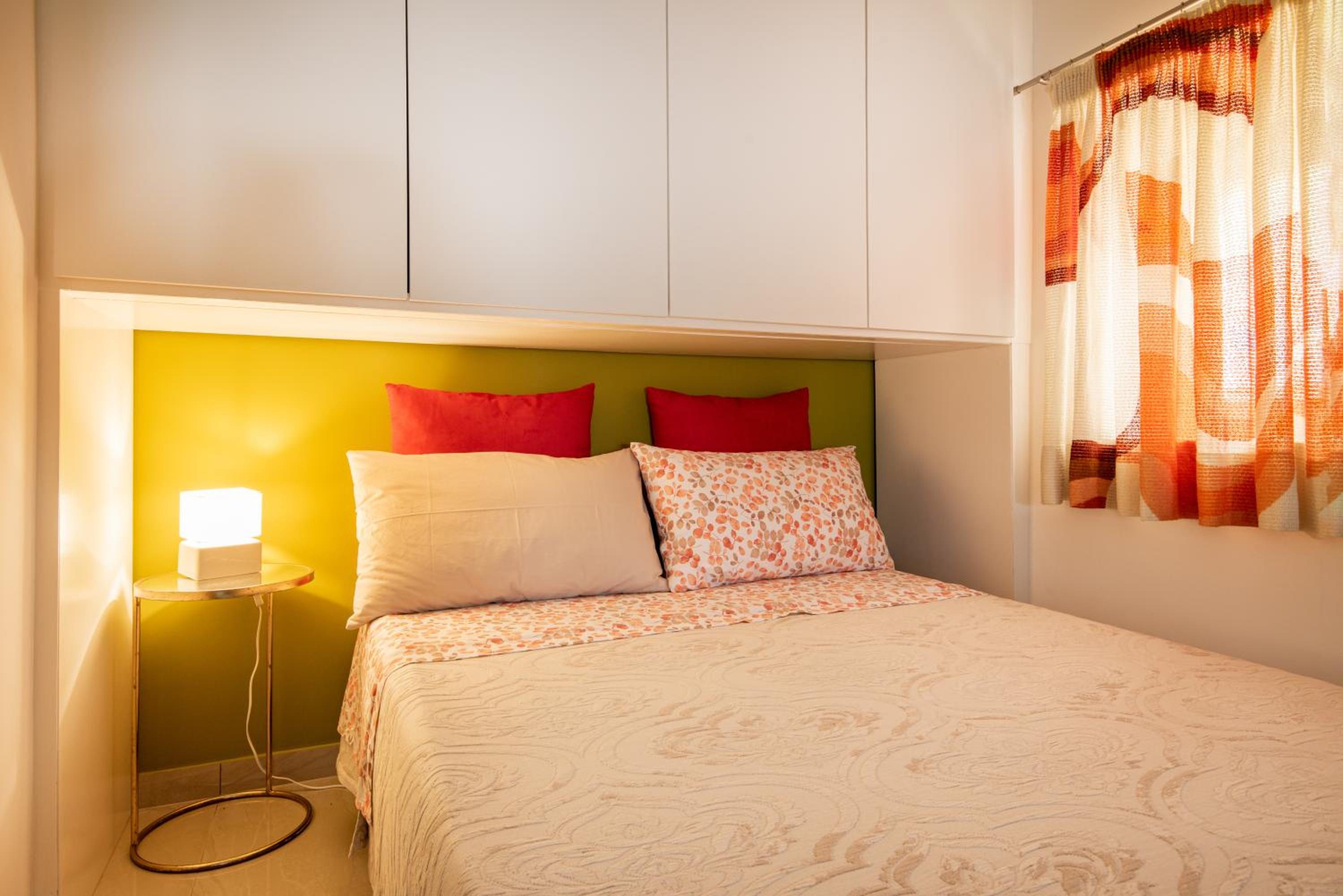 Studio Apartment with Balcony photo 1