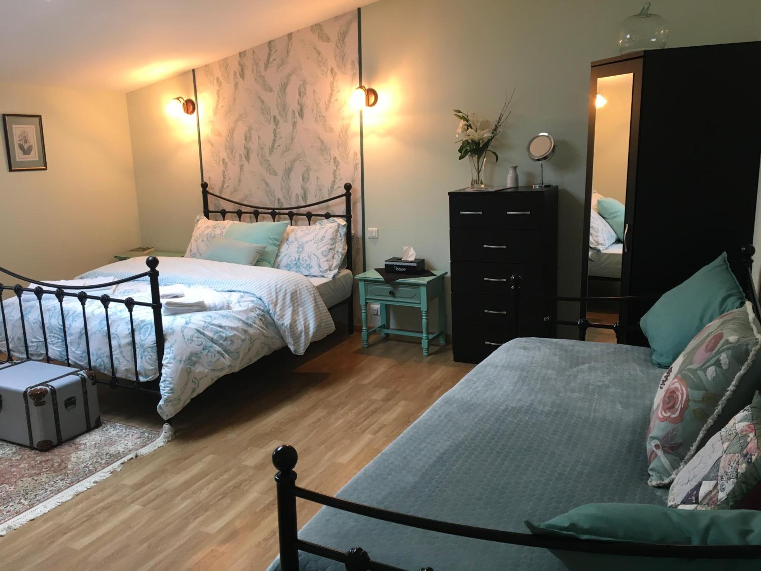Family Room with Private Bathroom photo 3