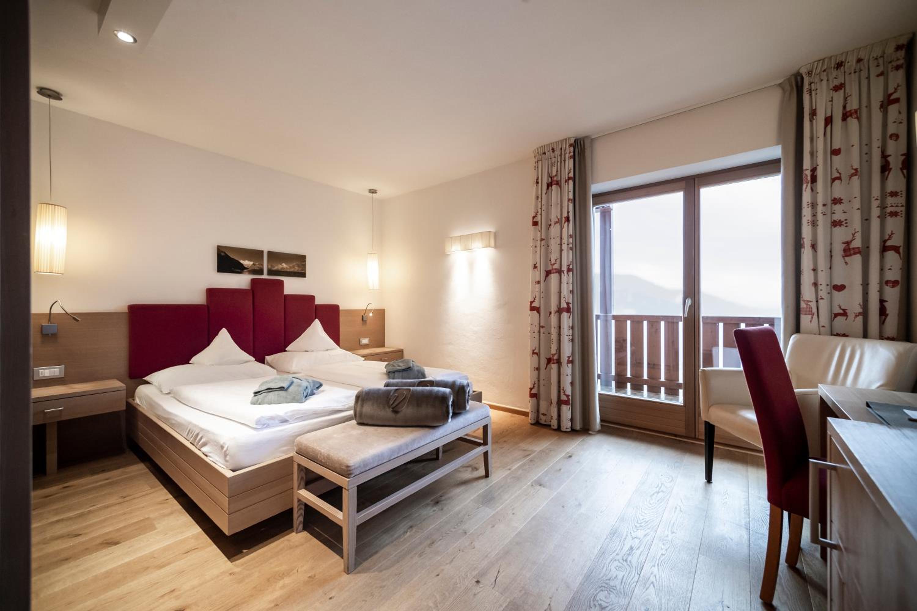 Deluxe Junior Suite - Photo 1