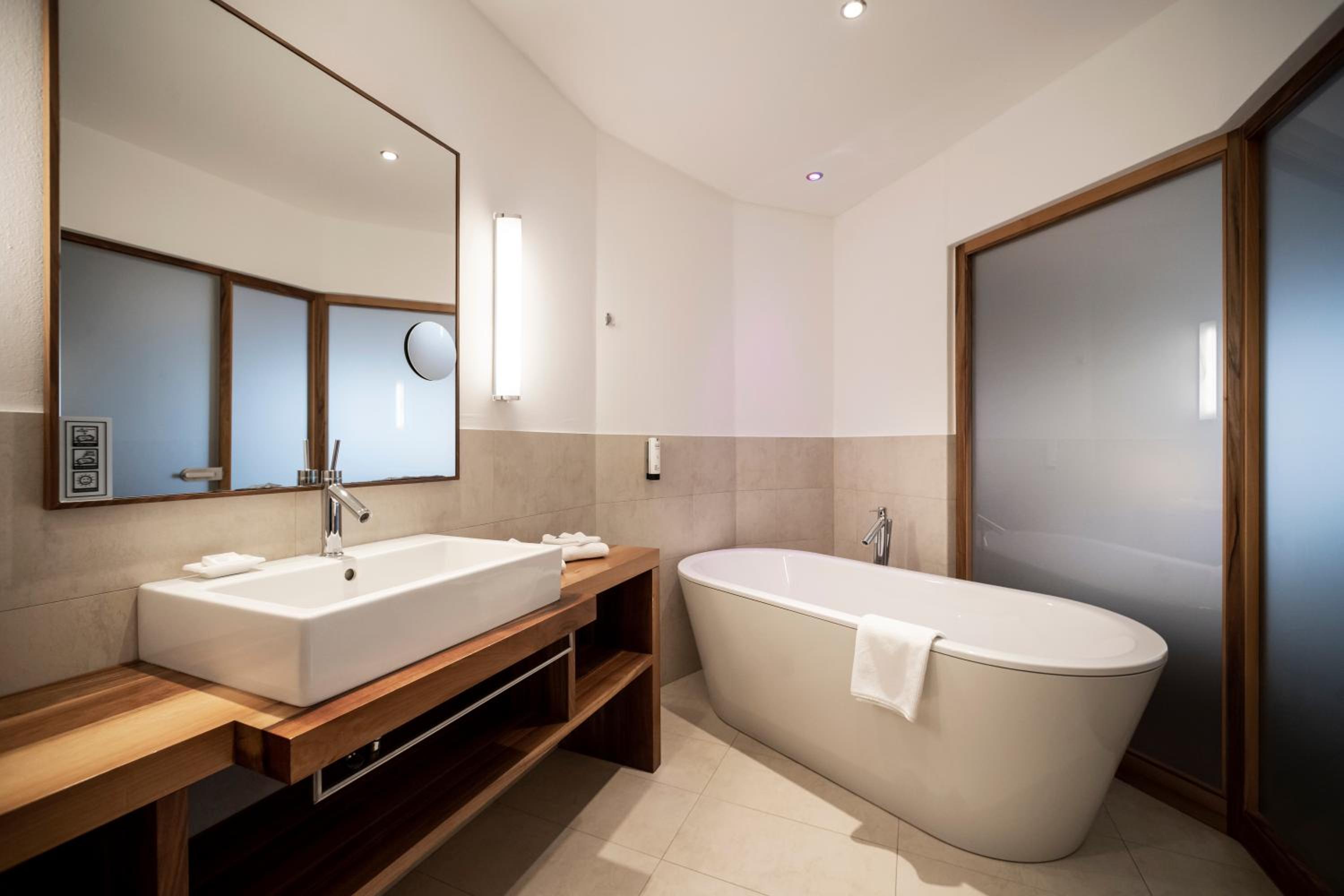 Junior Suite with Garden View - Photo 8