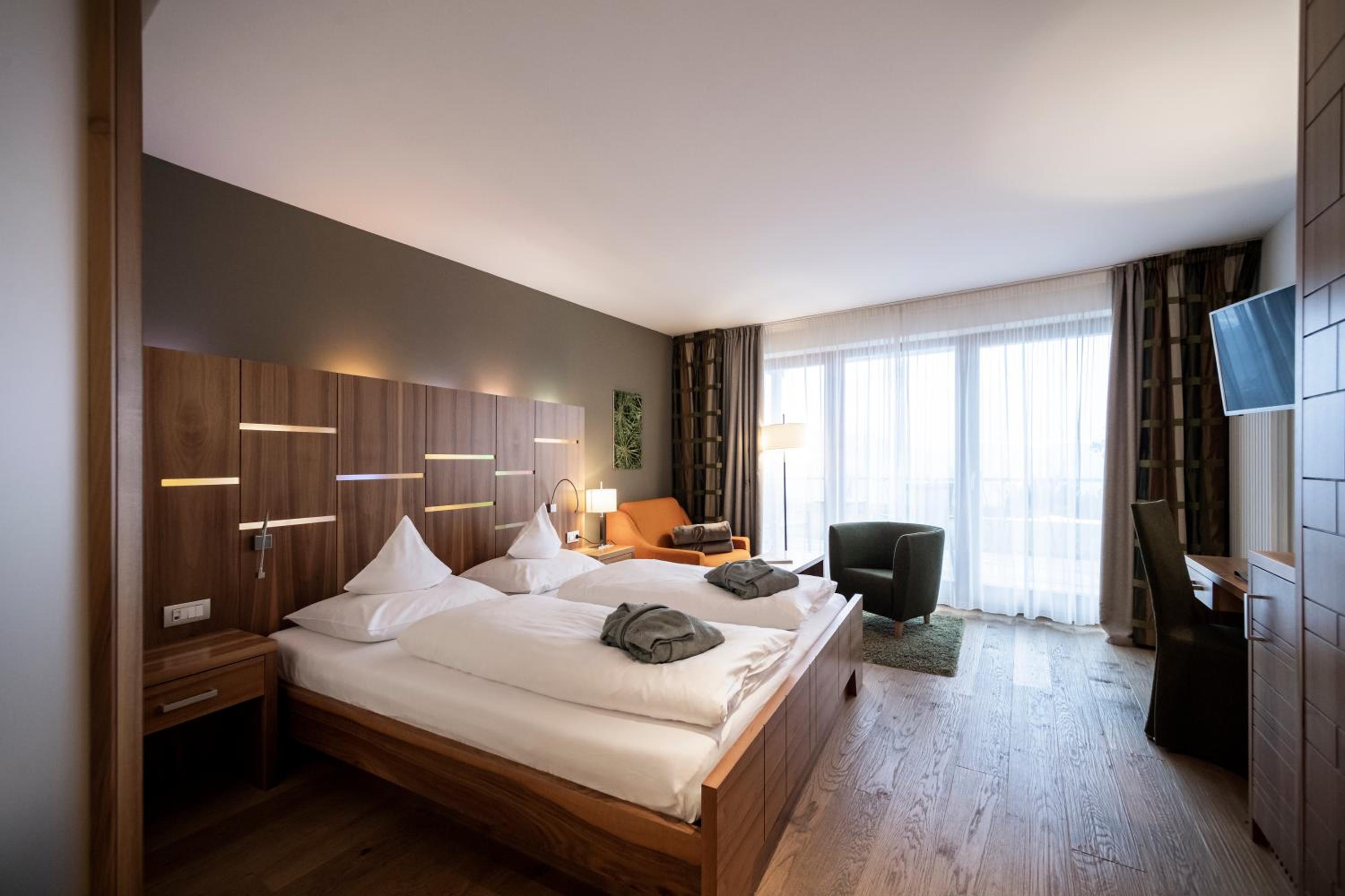 Junior Suite with Garden View - Photo 4