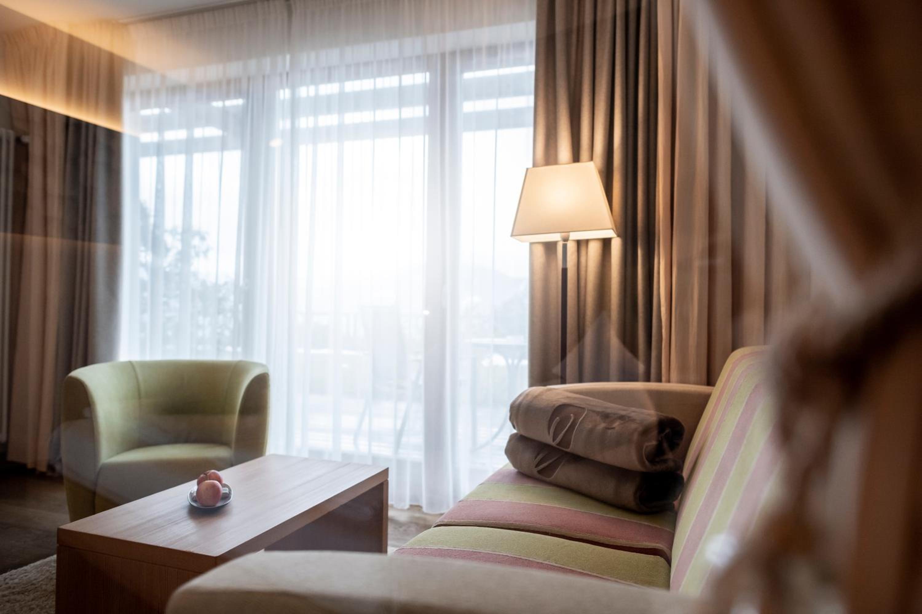 Junior Suite with Garden View - Photo 7