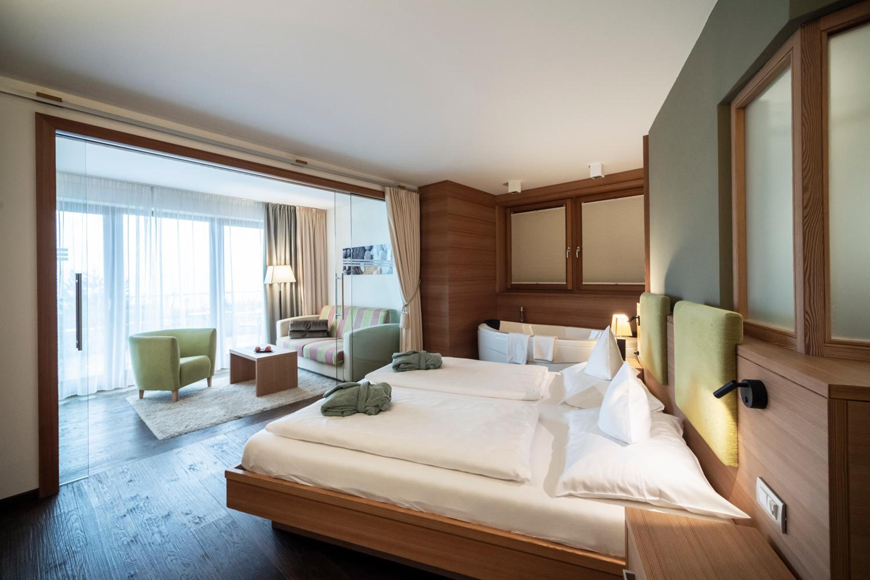 Junior Suite with Garden View - Photo 3