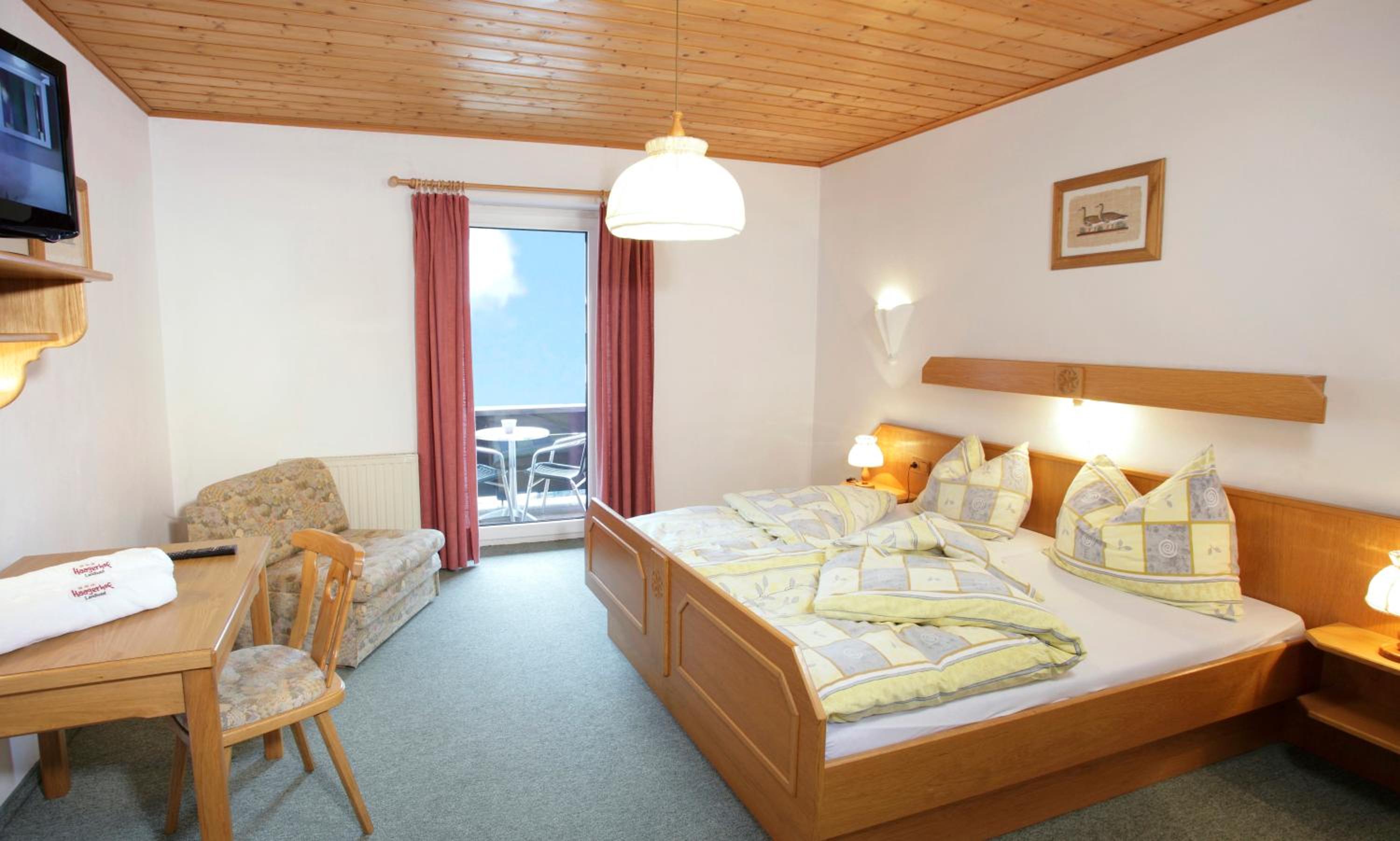 Double Room with Balcony (2 Adults + 1 Child) photo 2