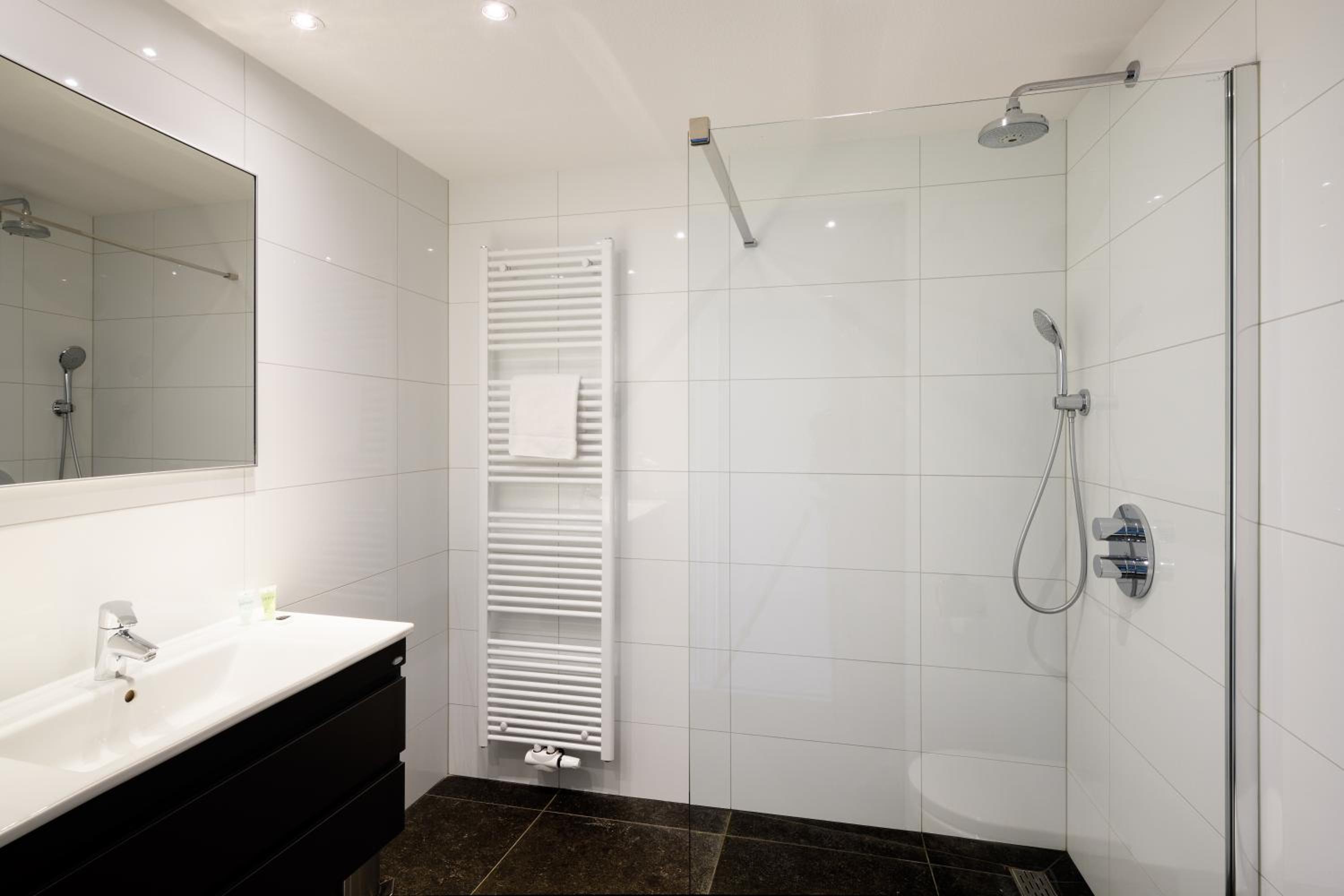 Twin Room with Shower