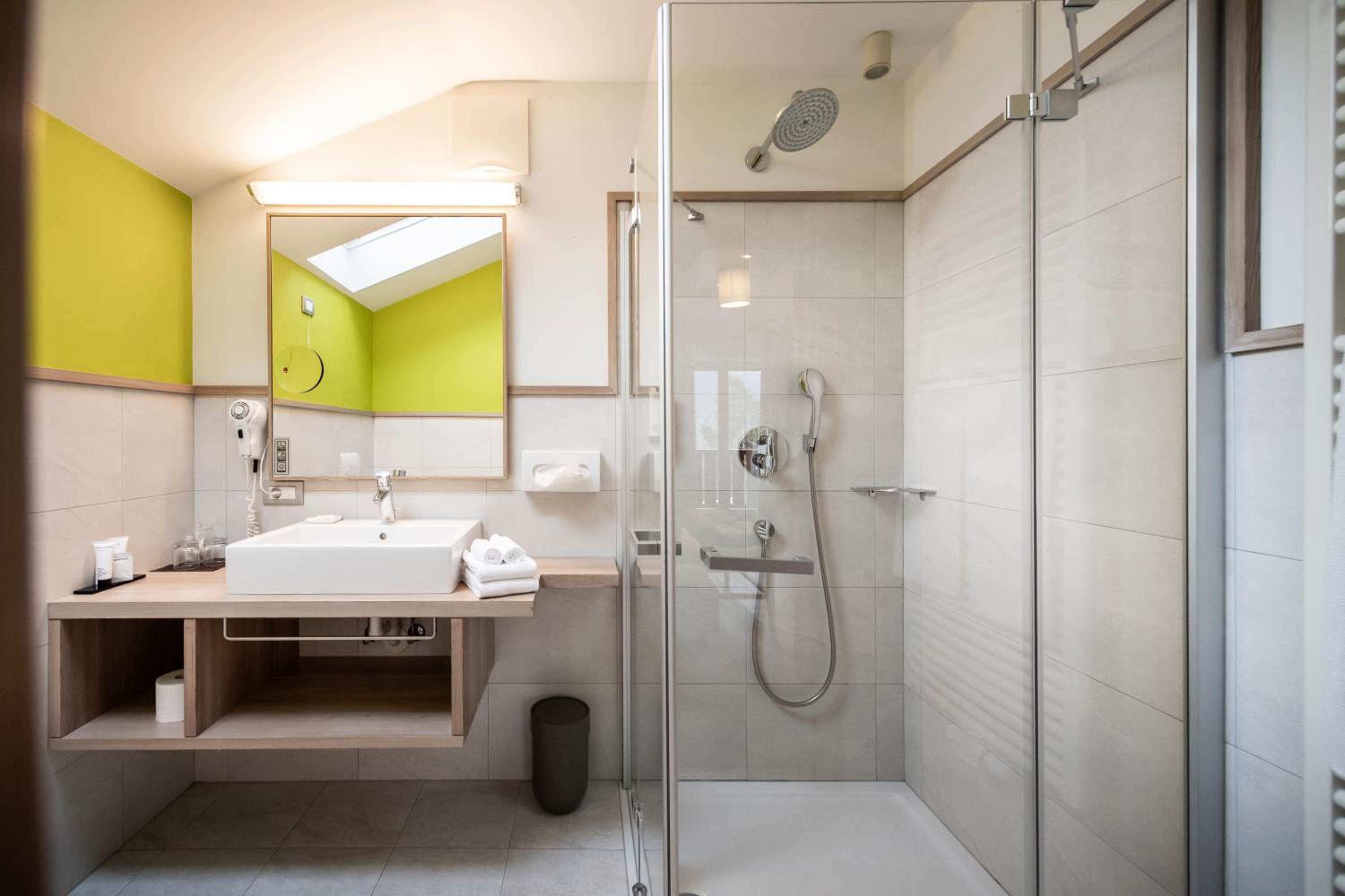 Deluxe Junior Suite - Photo 25