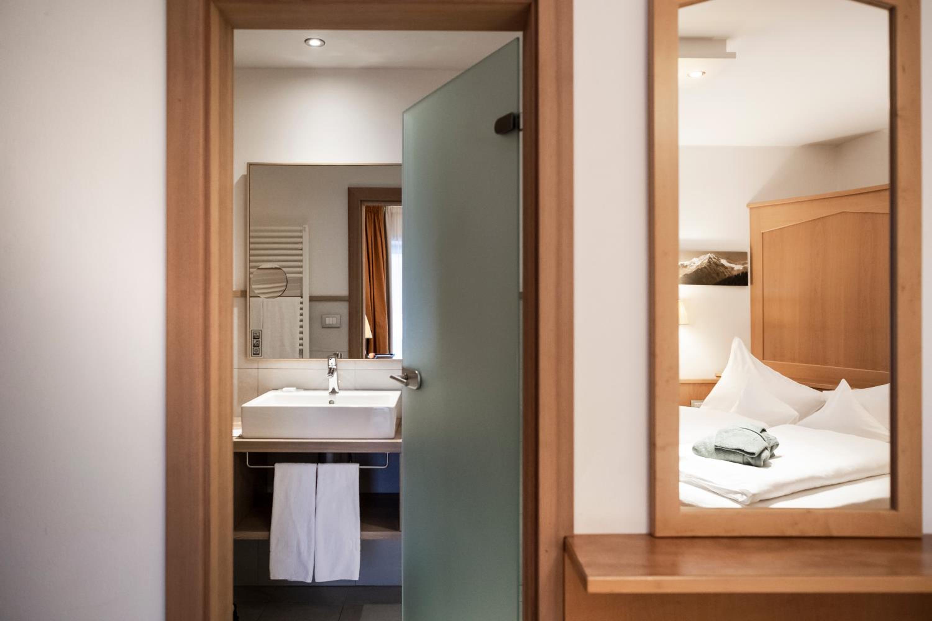 Deluxe Junior Suite - Photo 2