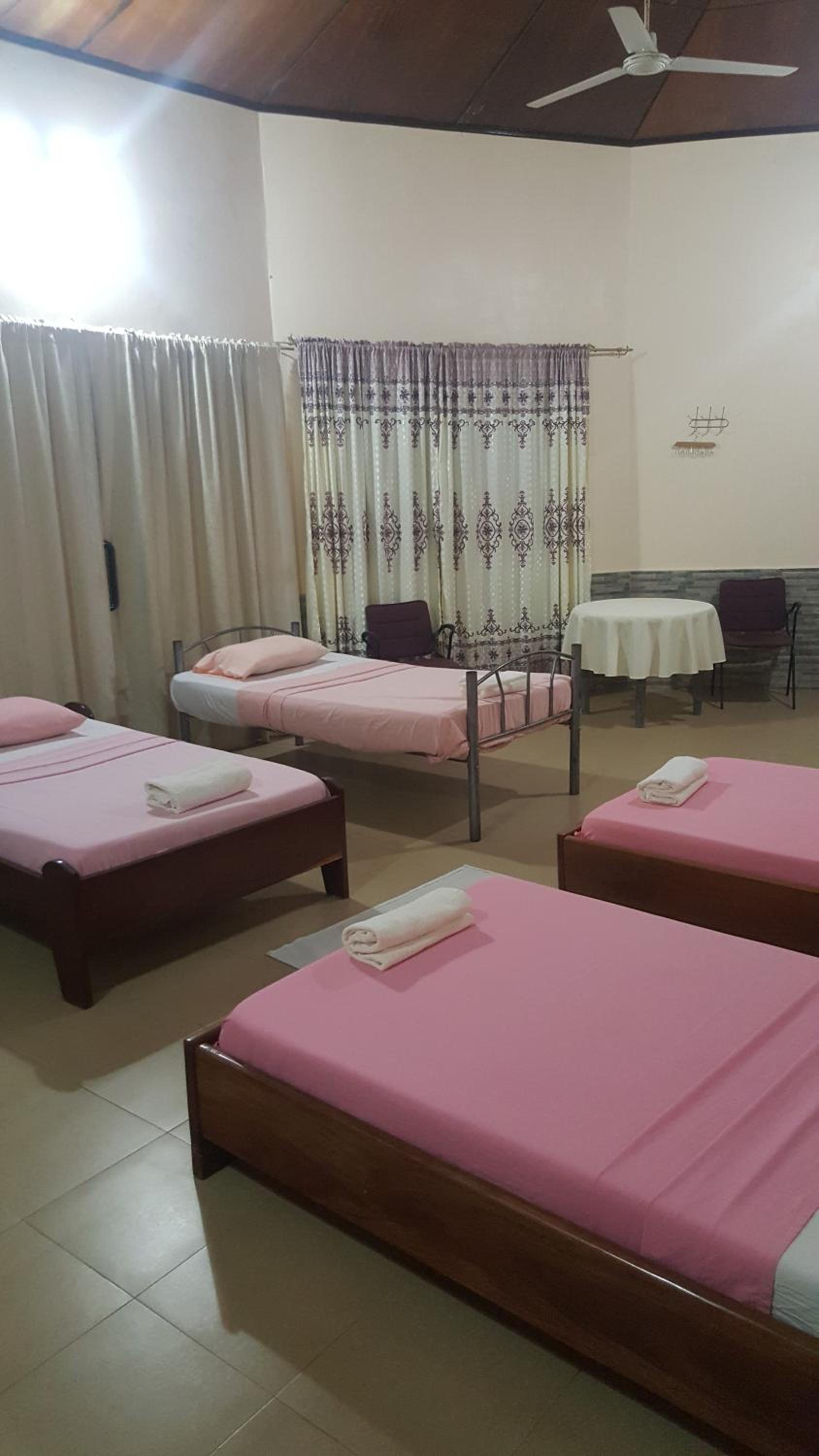 Quadruple Room with Private Bathroom photo 1