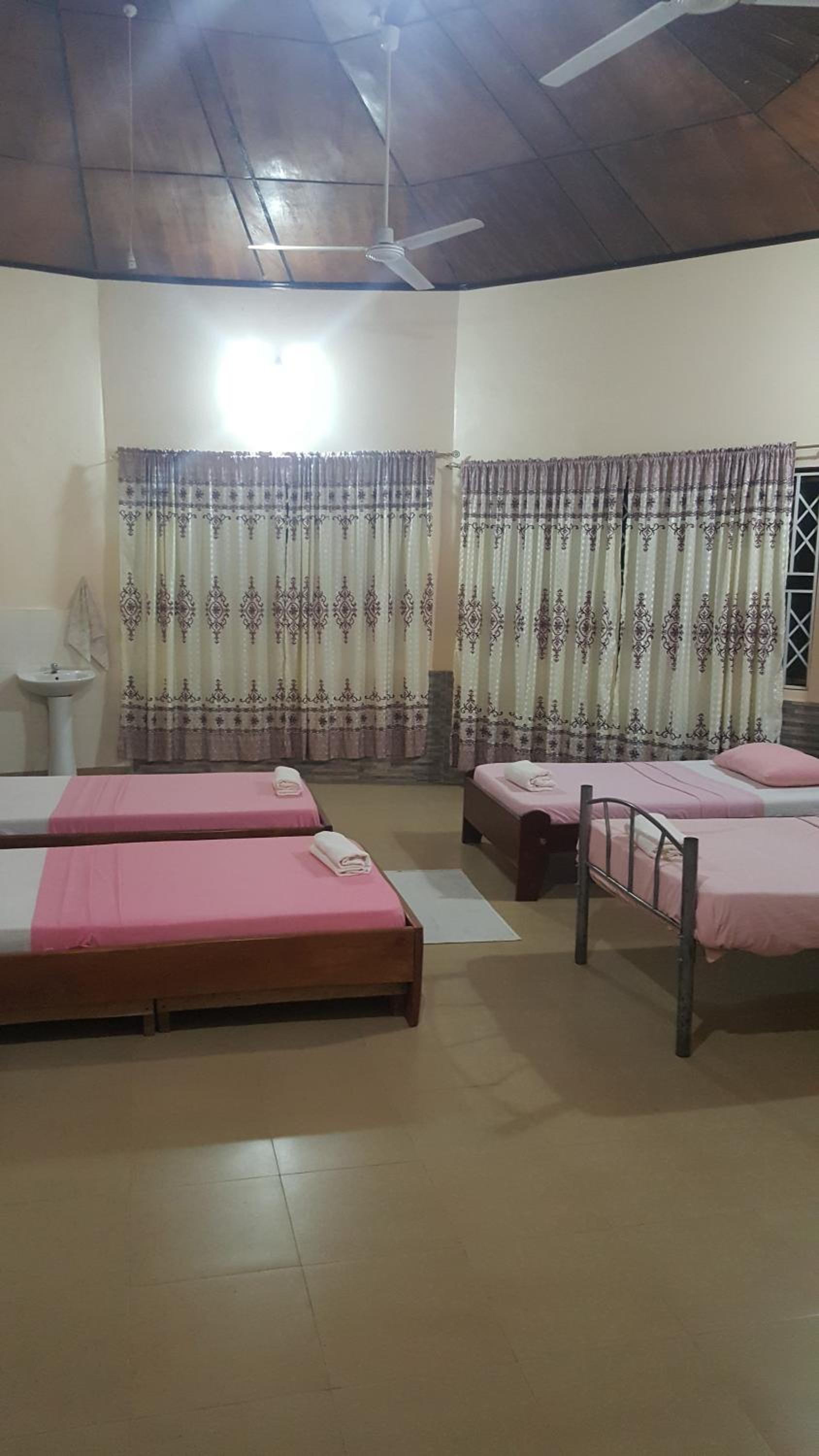 Quadruple Room with Private Bathroom photo 3