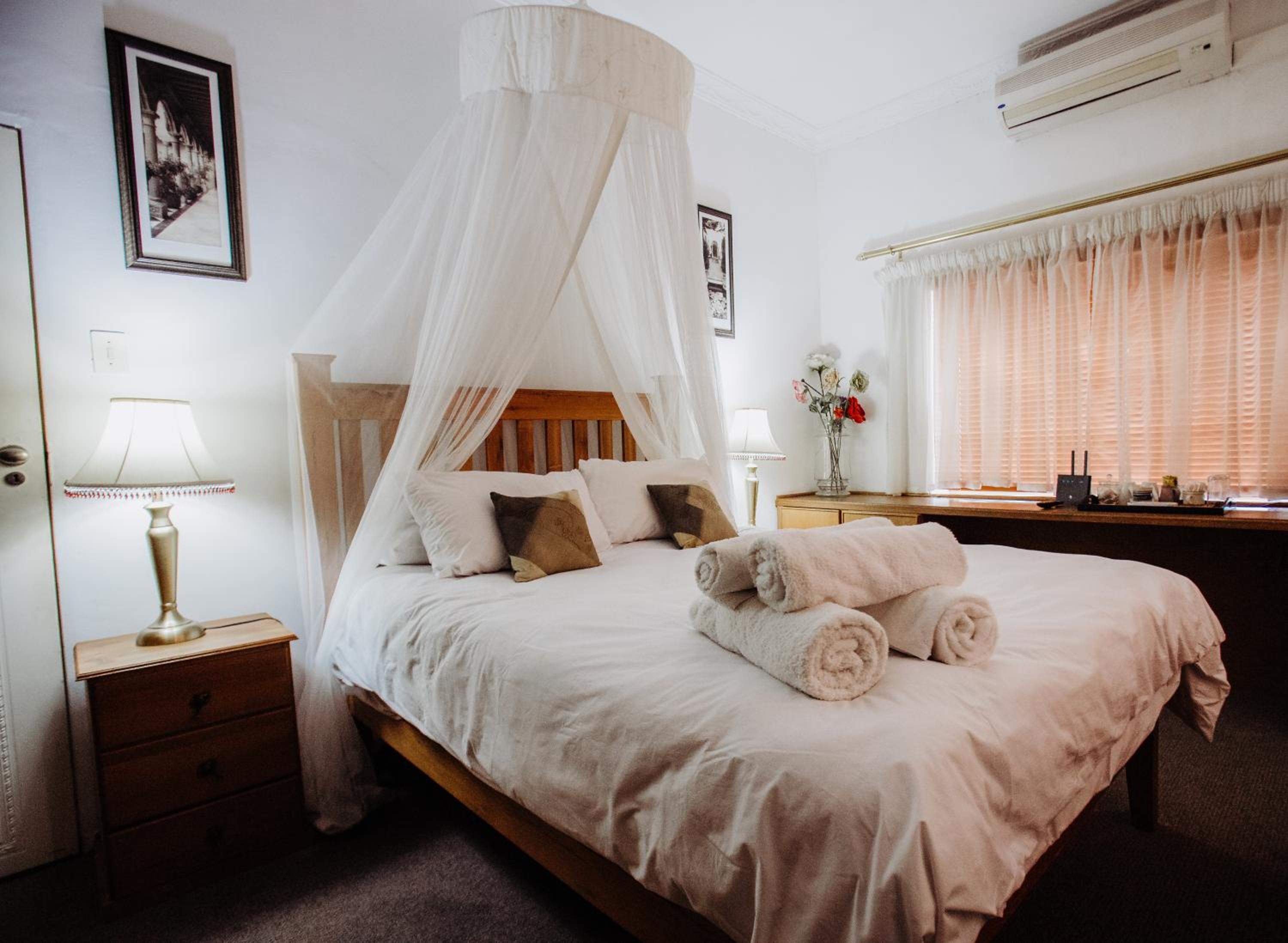 Queen Room photo 1