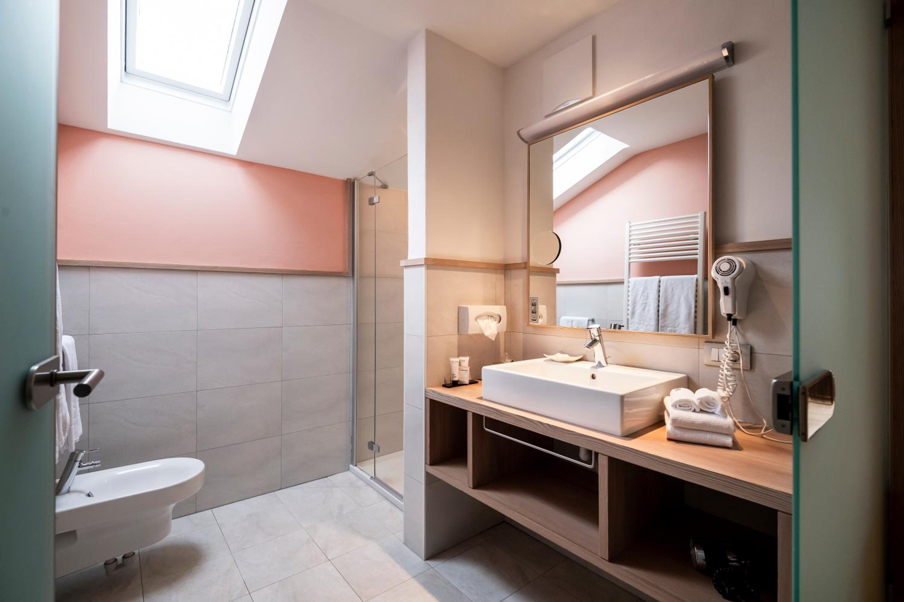 Deluxe Junior Suite - Photo 18