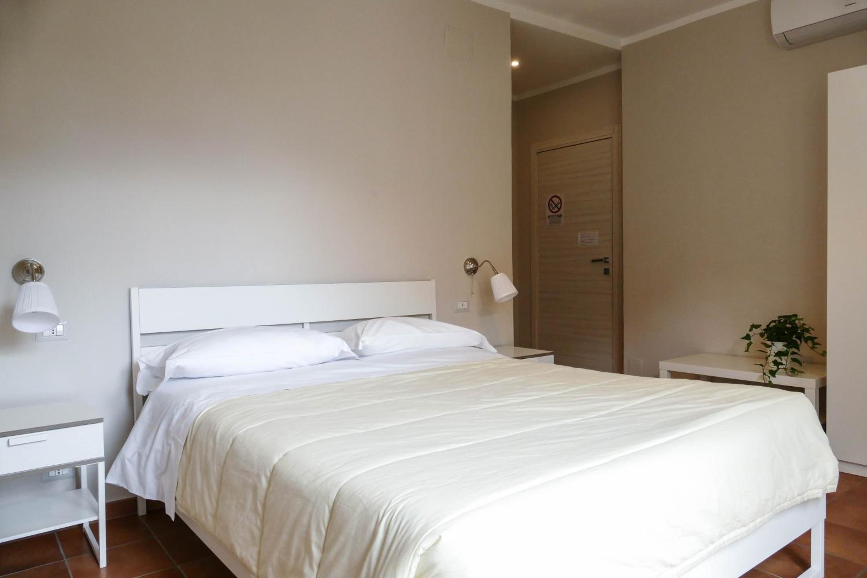 Double Room with Private Bathroom photo 2