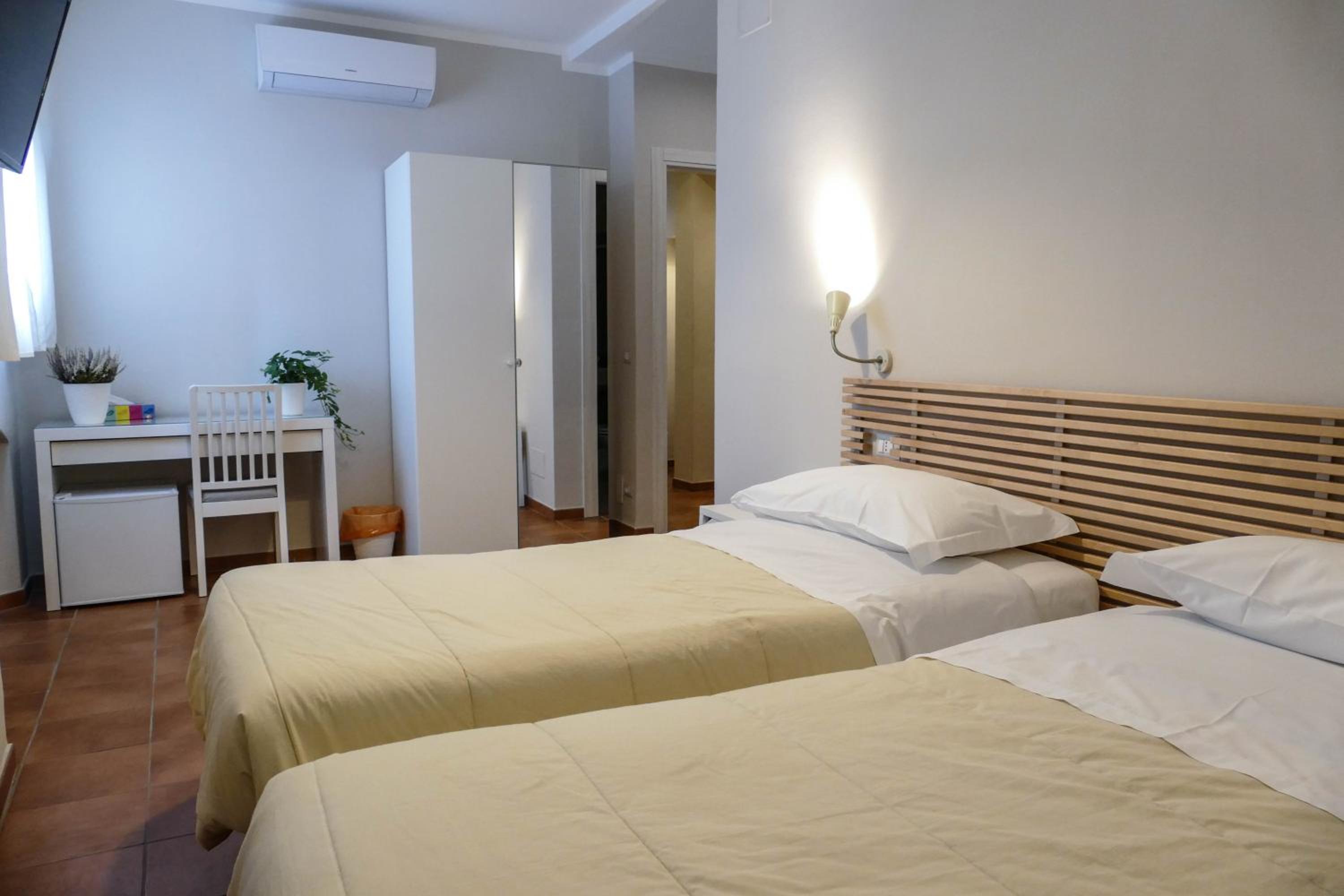 Twin Room with Private Bathroom photo 1