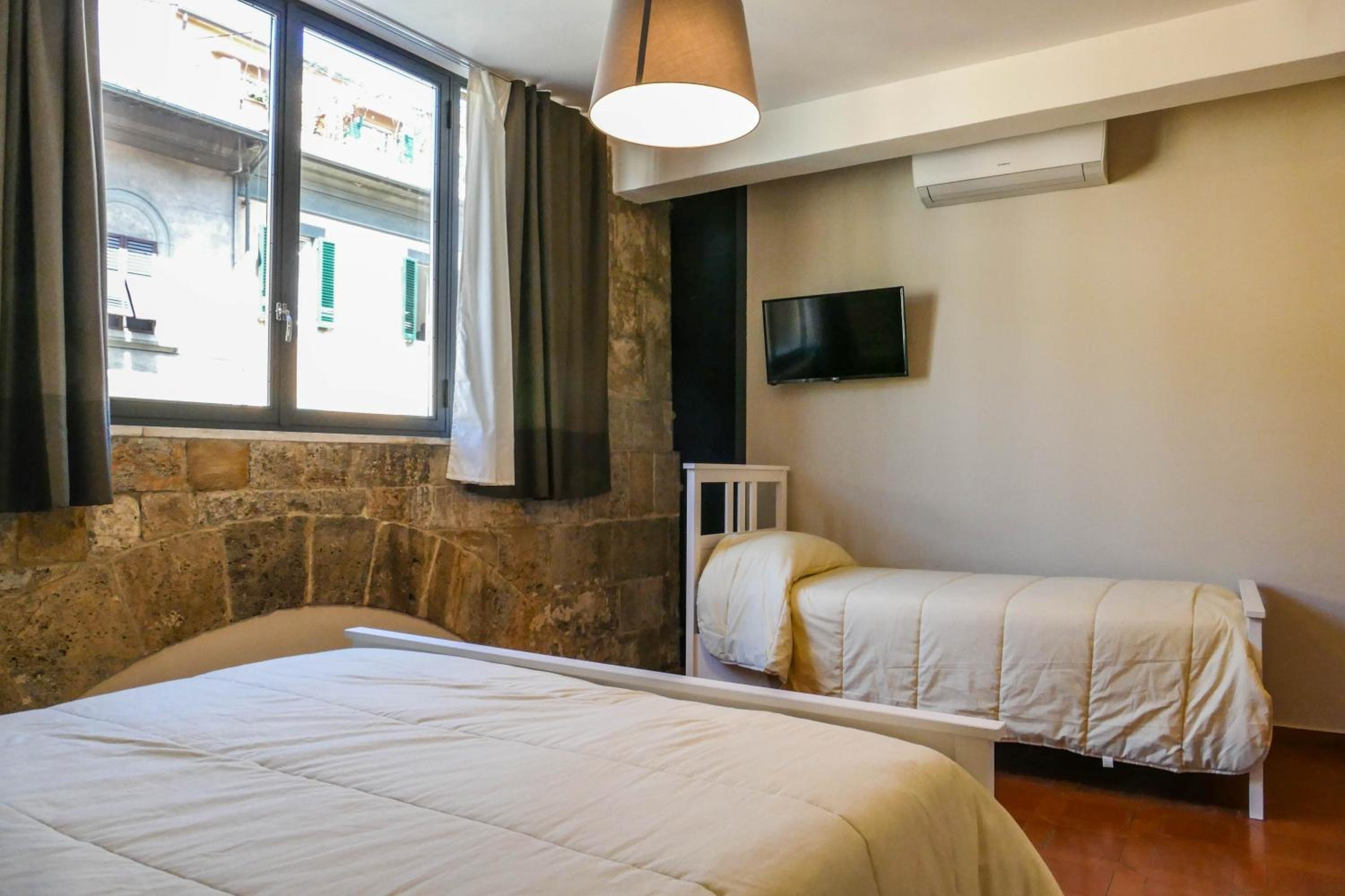 Triple Room with Private Bathroom photo 3
