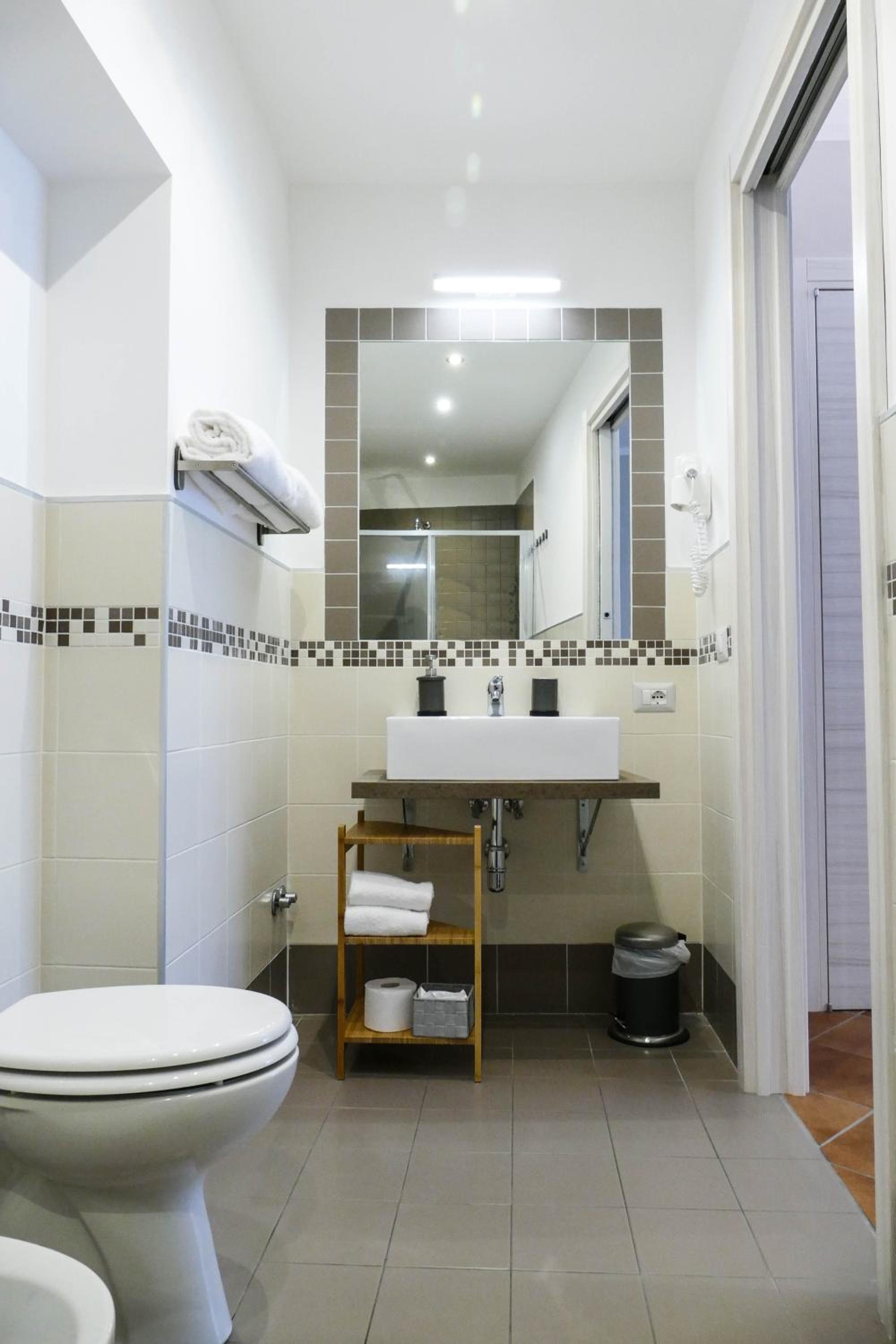Quadruple Room with Private Bathroom photo 2