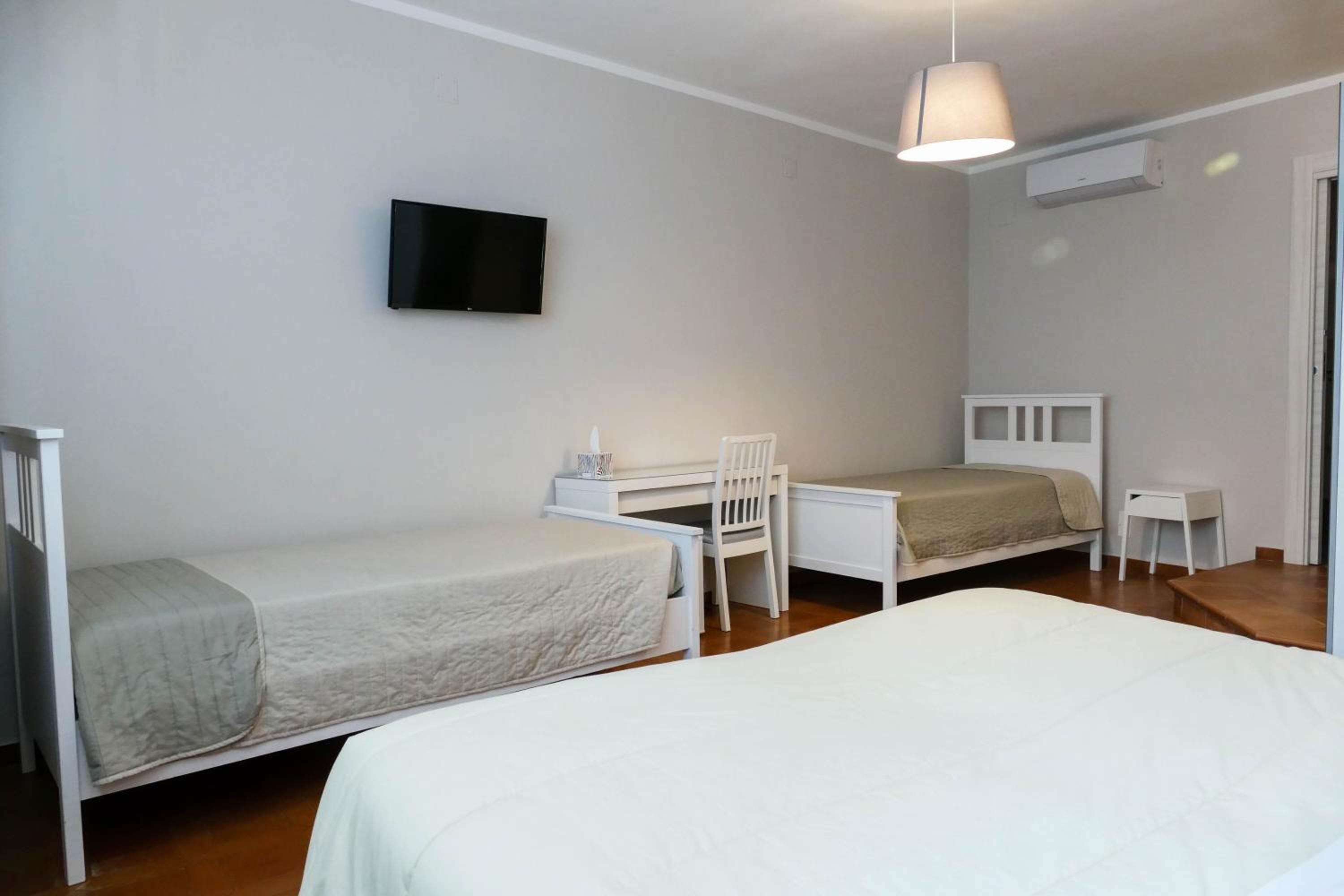 Quadruple Room with Private Bathroom photo 1