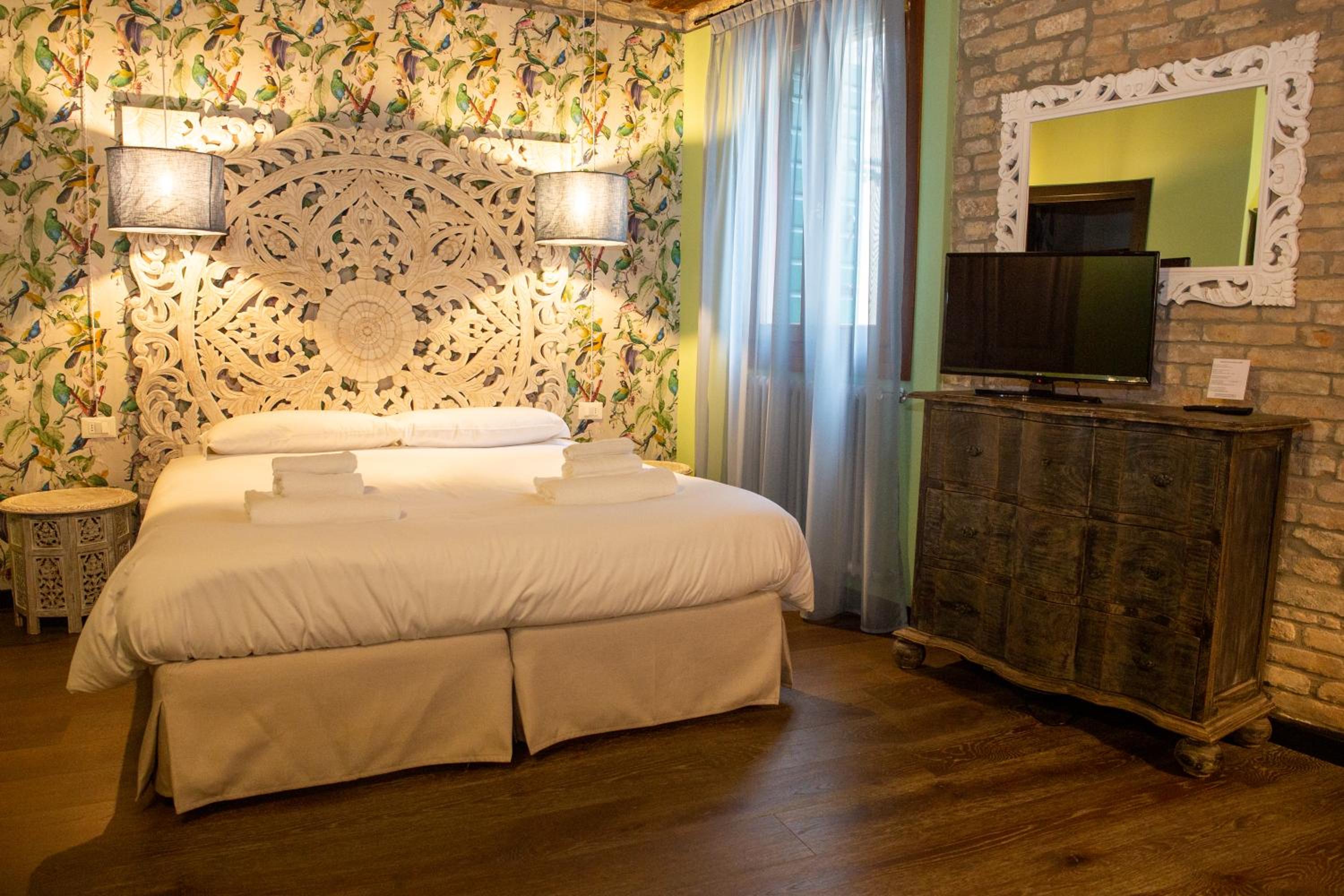 Deluxe Double or Twin Room photo 1