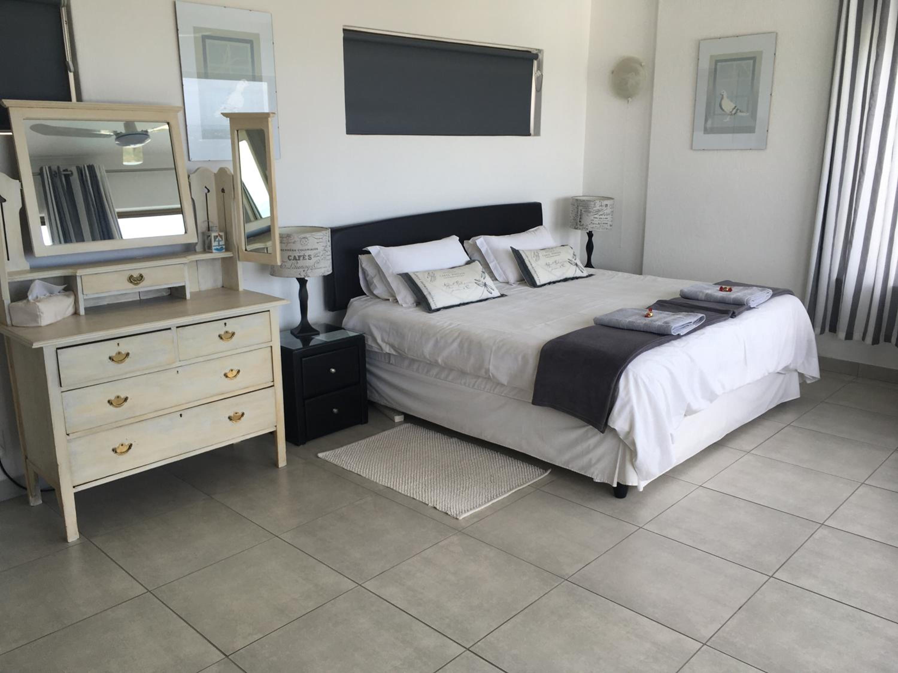 Apartment with Sea View - Photo 3
