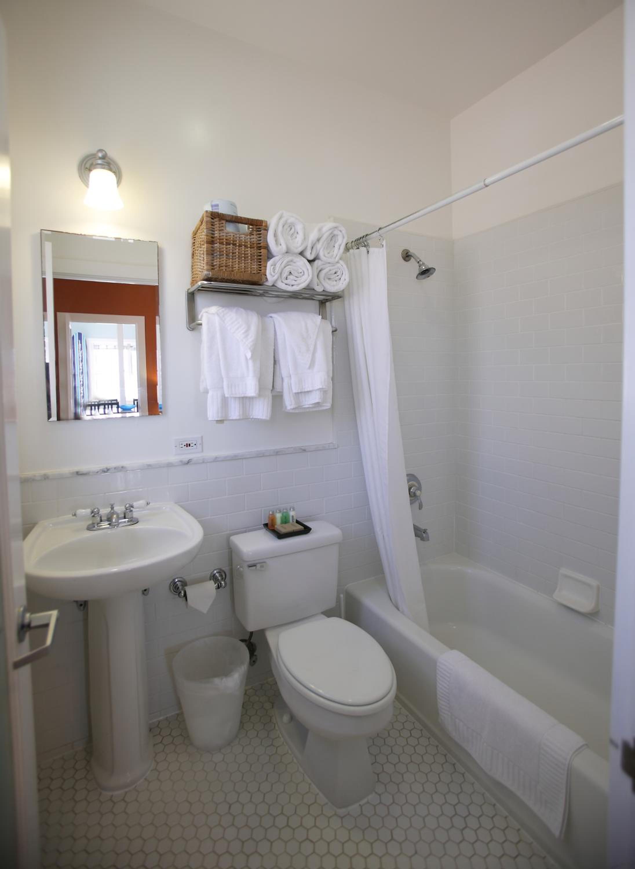 One-Bedroom Suite with Beachfront Ocean View - 1 Queen Bed and 1 Sofa Bed