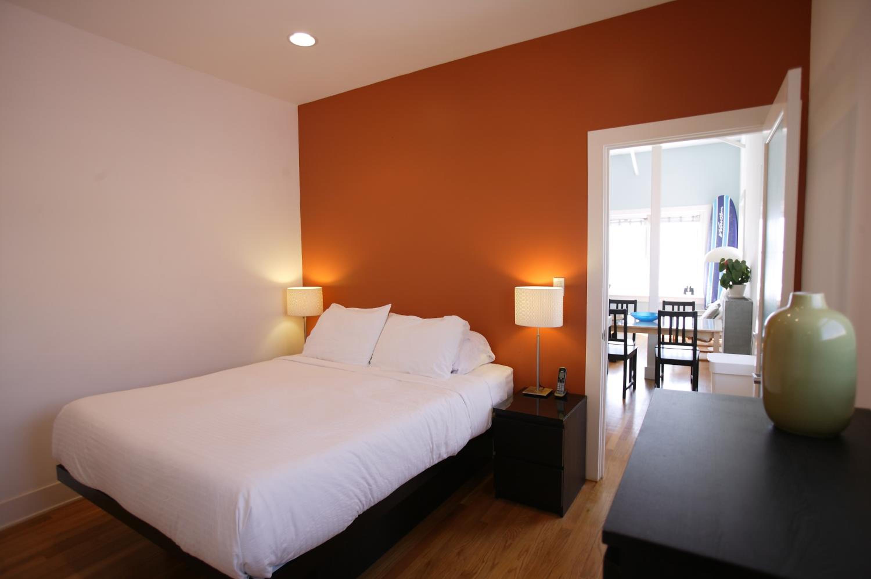 Top Floor One-Bedroom Suite with Beachfront Ocean View - 1 Queen Bed and 1 Sofa Bed