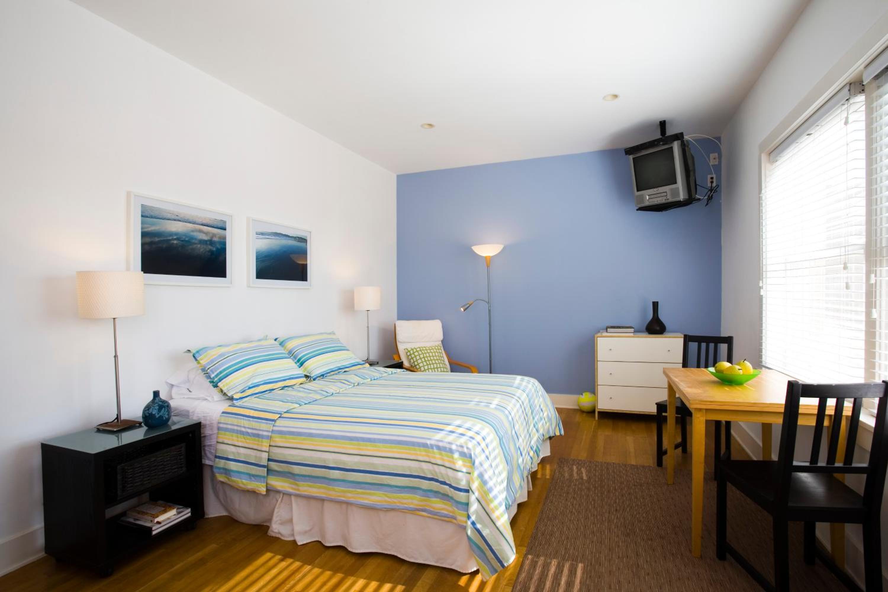 Studio Suite with Partial Ocean View - 1 Queen Bed thumbnail 5