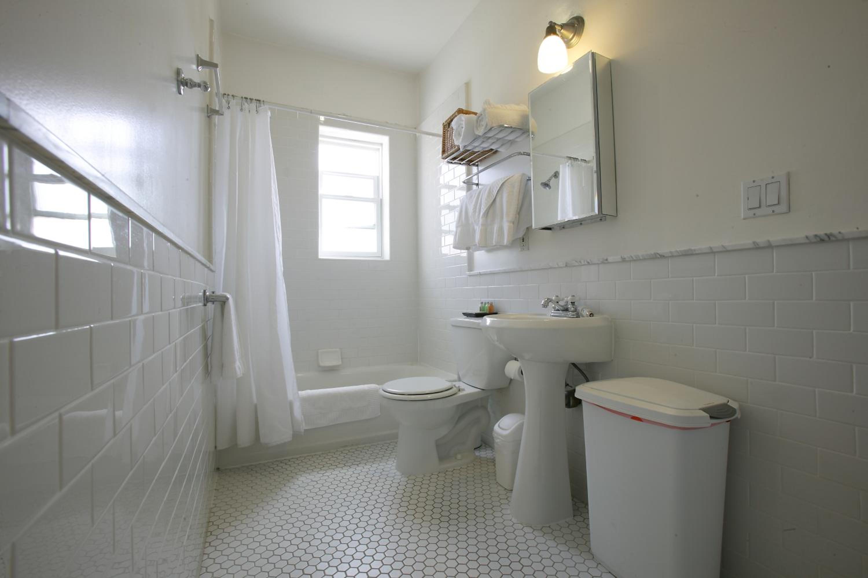 Junior Studio Suite - 1 Queen Bed