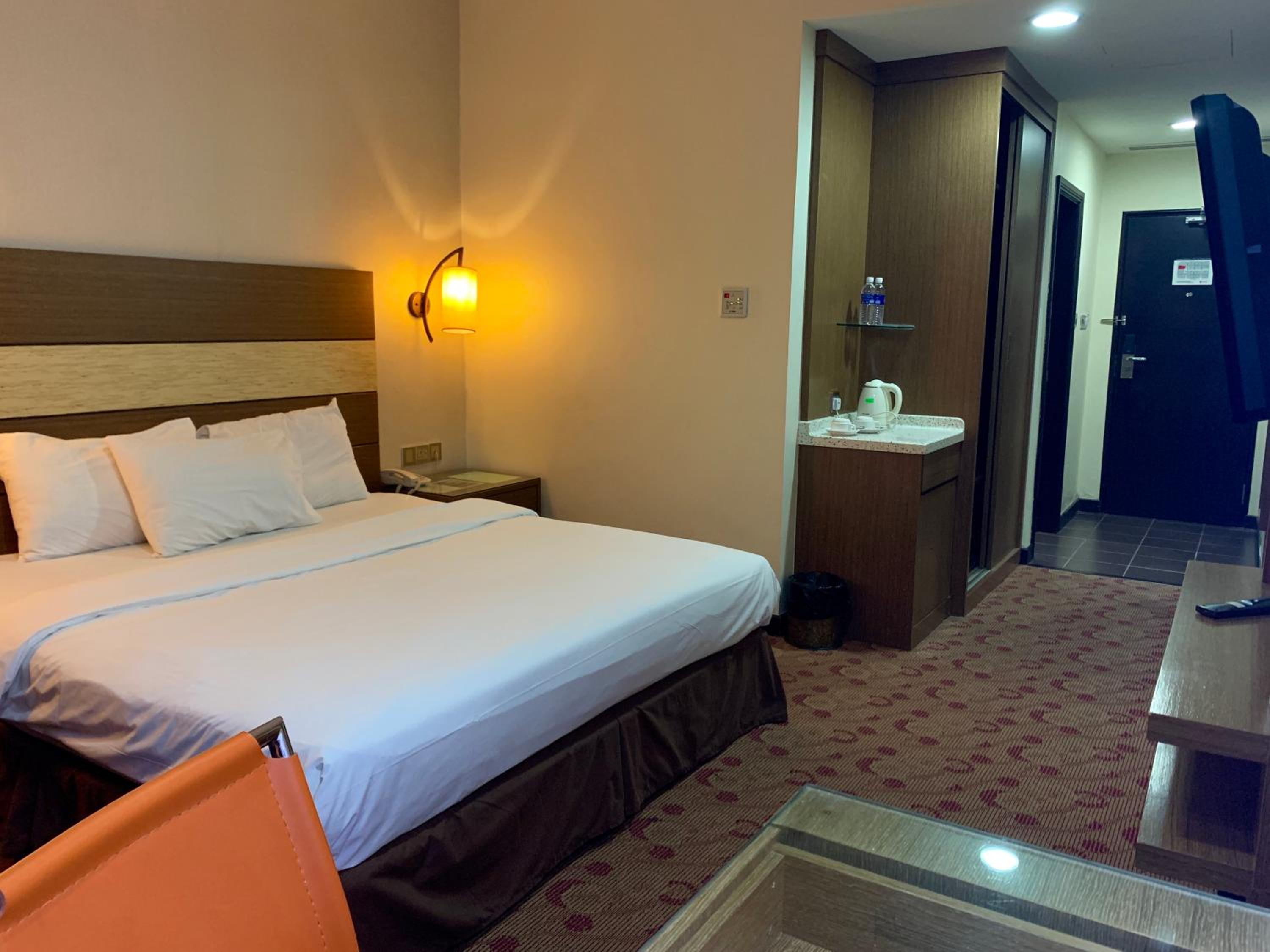 Standard King Room photo 2