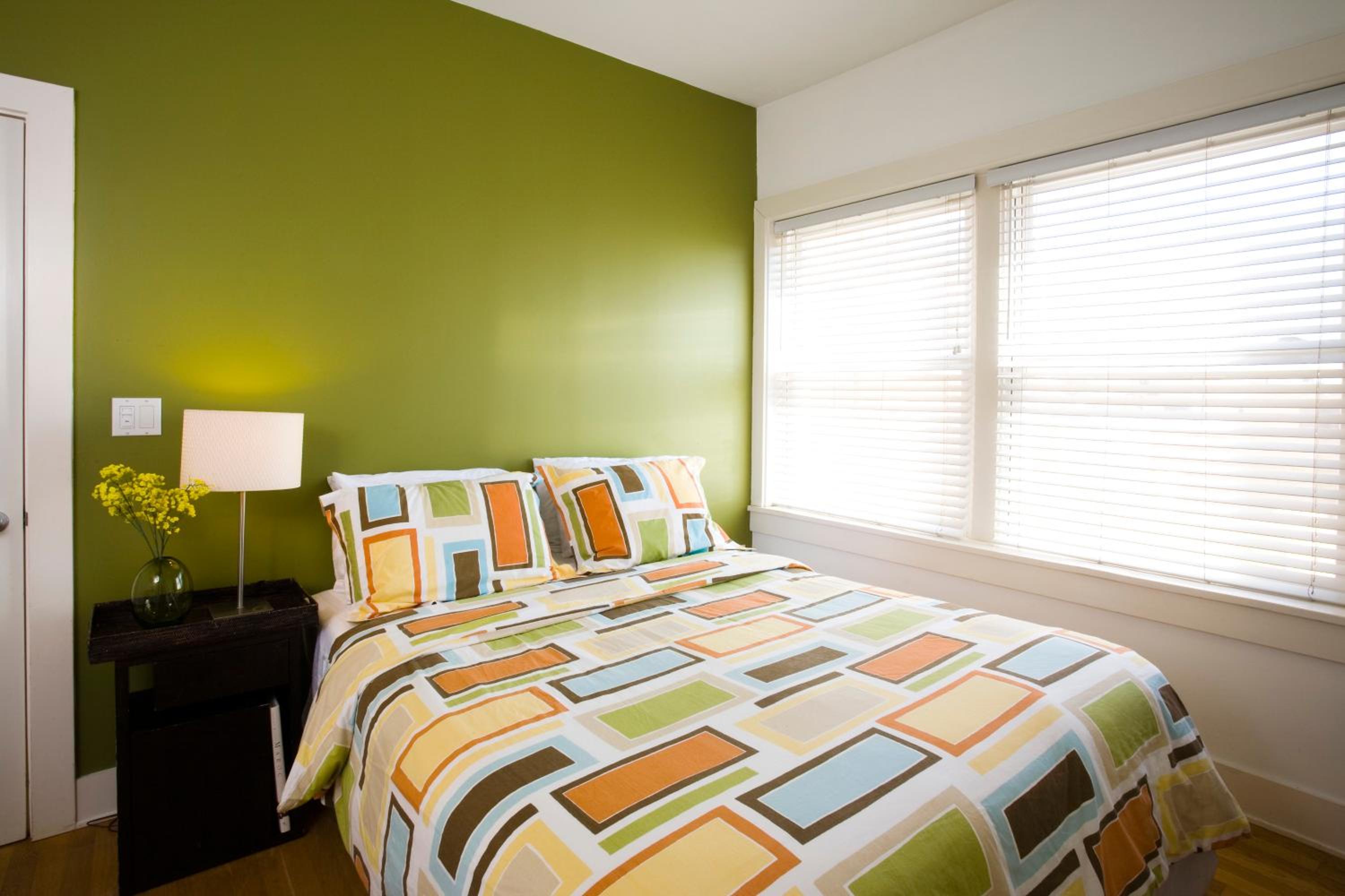 One Bedroom Suite - 1 Queen Bed and 1 Sofa Bed