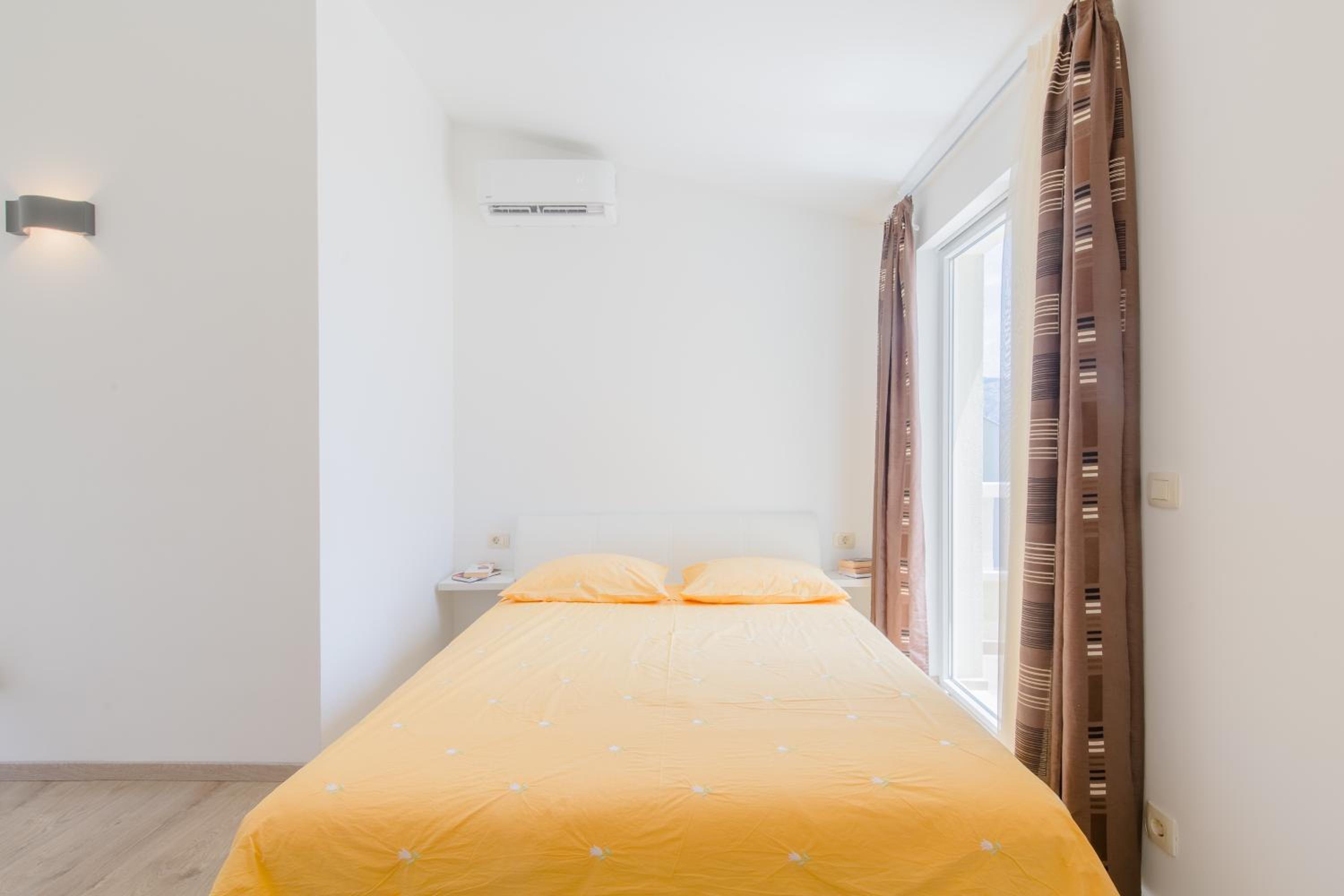 One-Bedroom Apartment - Photo 37