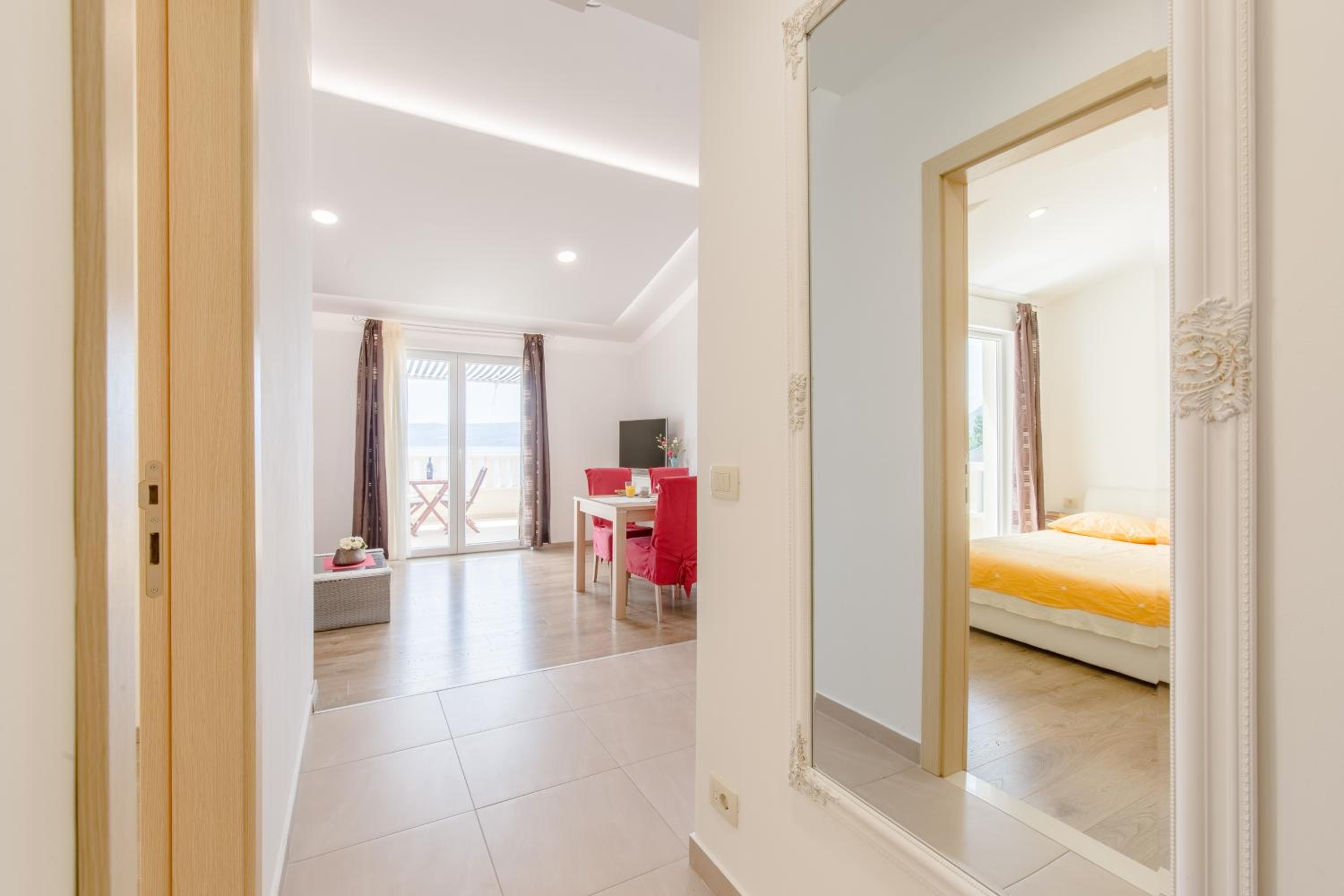 One-Bedroom Apartment - Photo 4