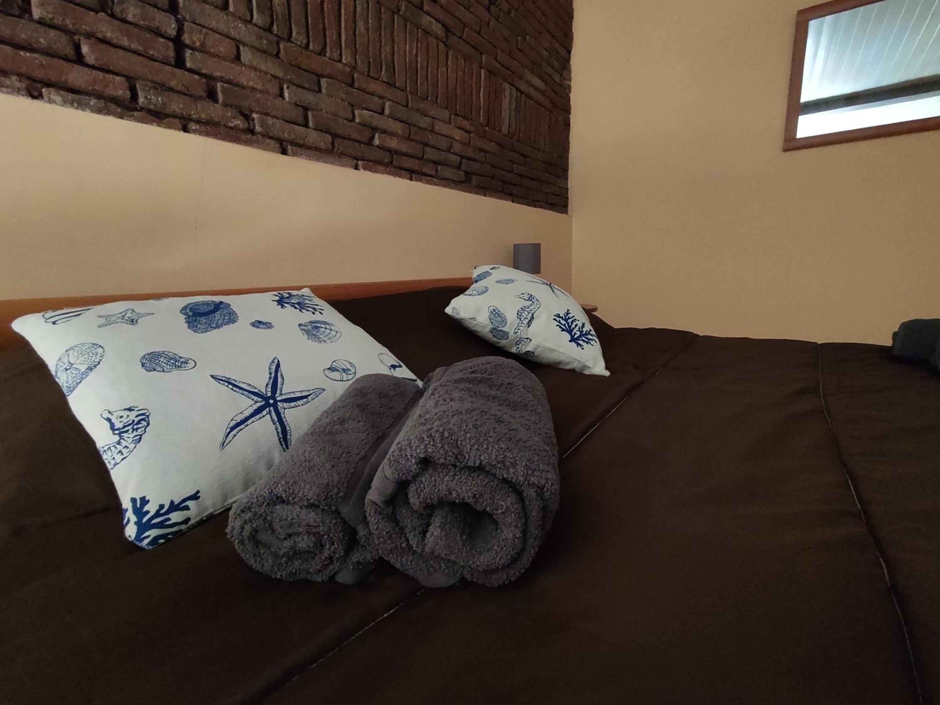 One-Bedroom Apartment - Photo 1