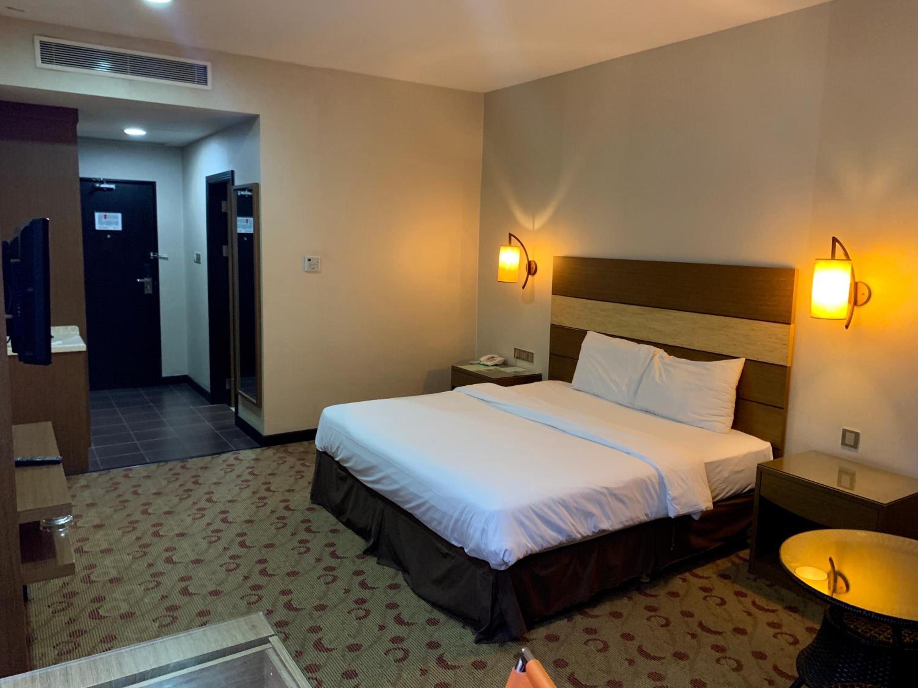 Deluxe King Room photo 3