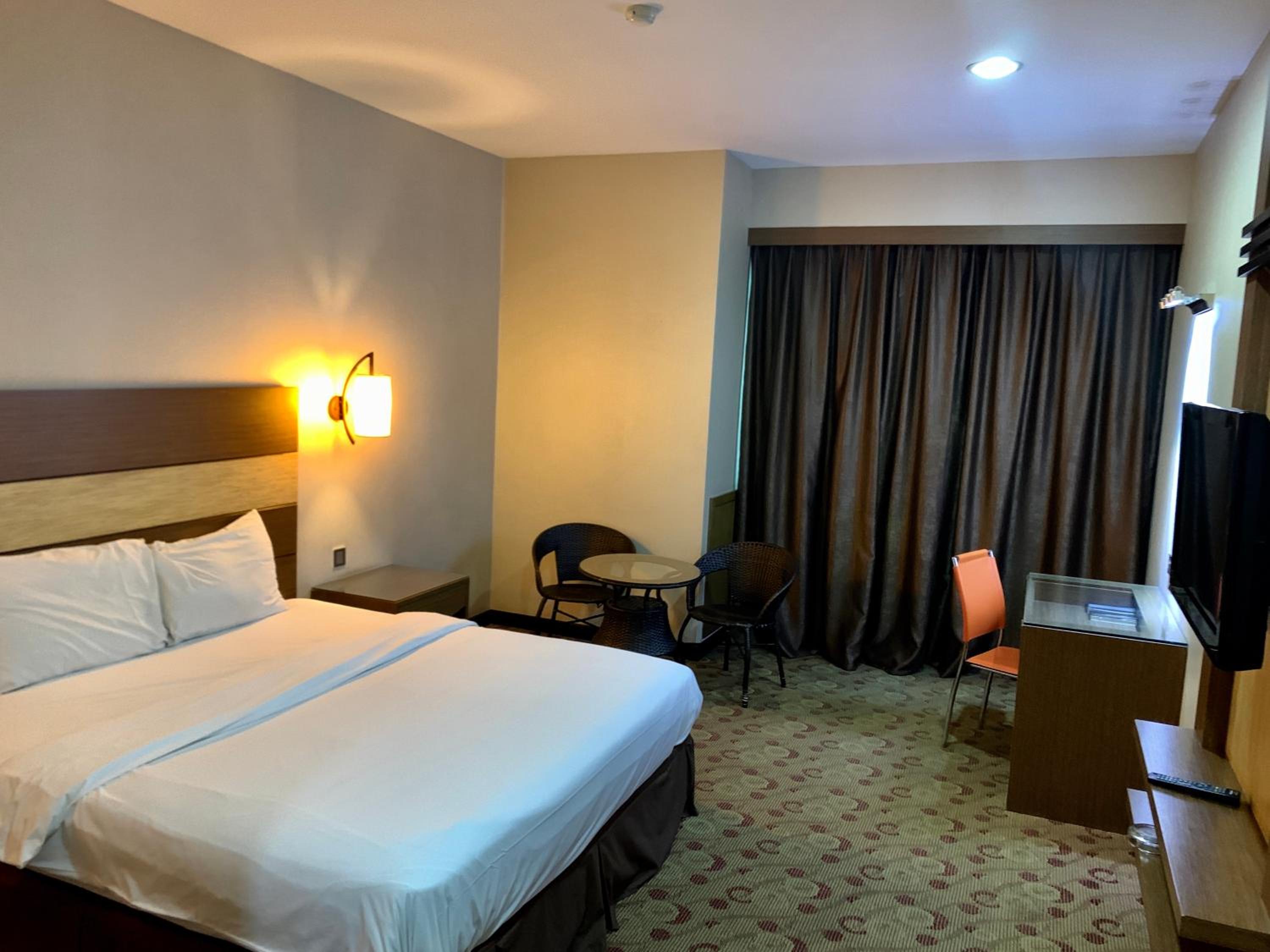 Deluxe King Room photo 2