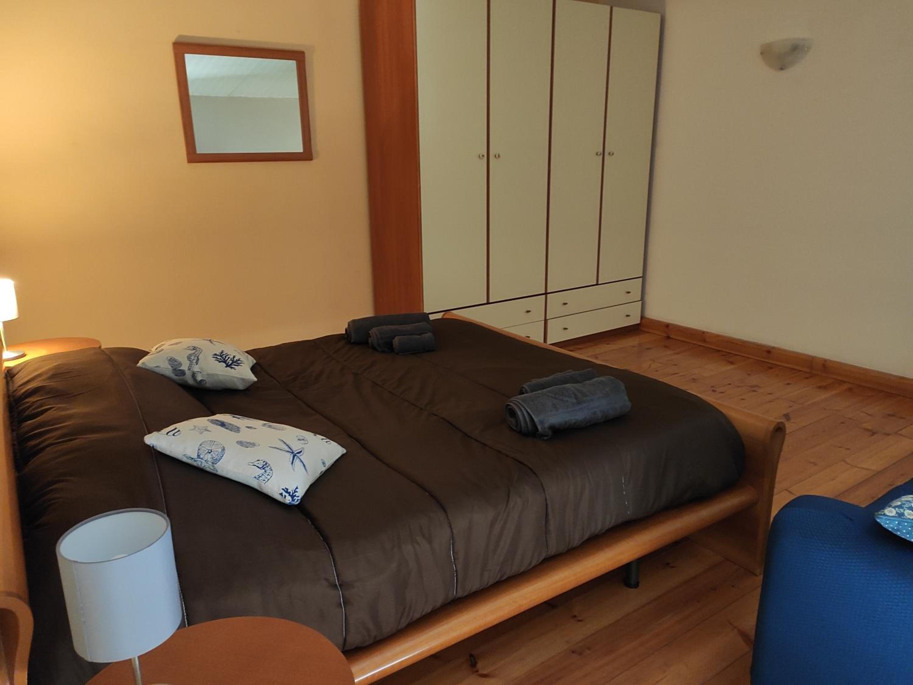 One-Bedroom Apartment - Photo 9